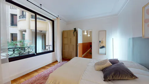 Private room for rent on Avenue Montaigne, Paris, Paris
