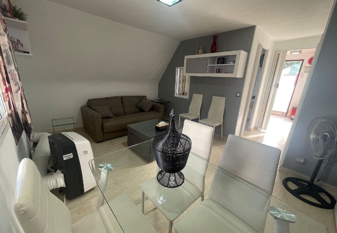 Apartment for rent for €1,636 per month in Torremolinos, Calle Escritor Adolfo Reyes