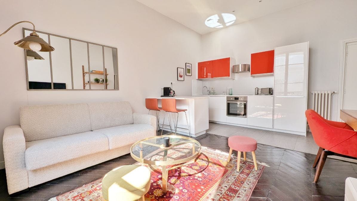 Квартира сдается в аренду за 3 600 € в месяц в Paris, Rue du Colisée