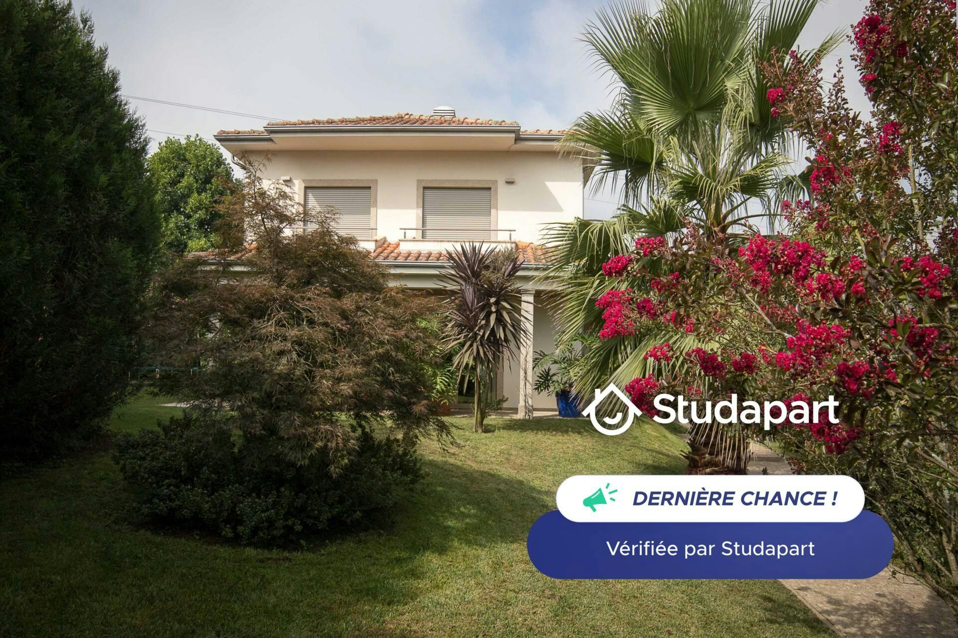 Apartment for rent for €2,225 per month in Ordem, Rua de Curtinhas