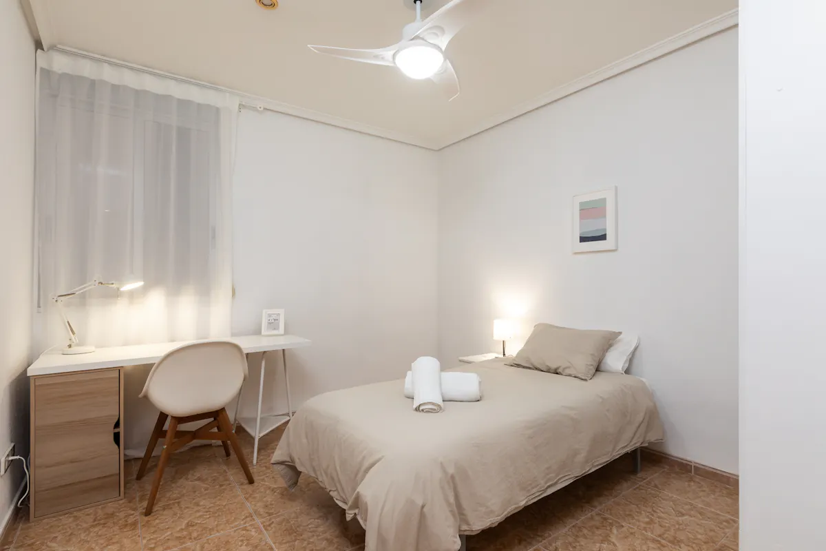 Private room in Carrer d' Alexandre VI, Valencia