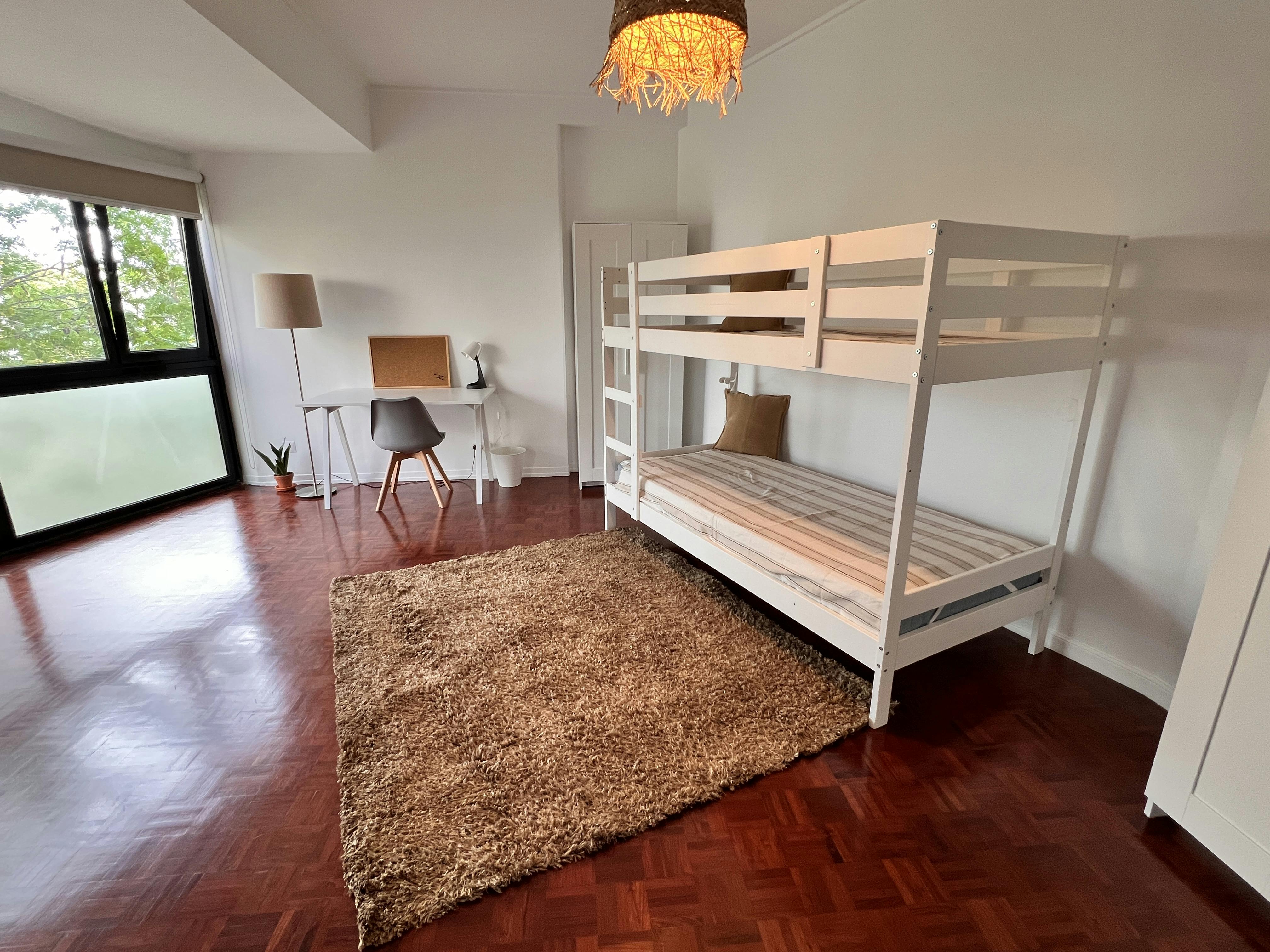 Shared room for rent for €450 per month in Lisbon, Rua Dom Aleixo Corte-Real