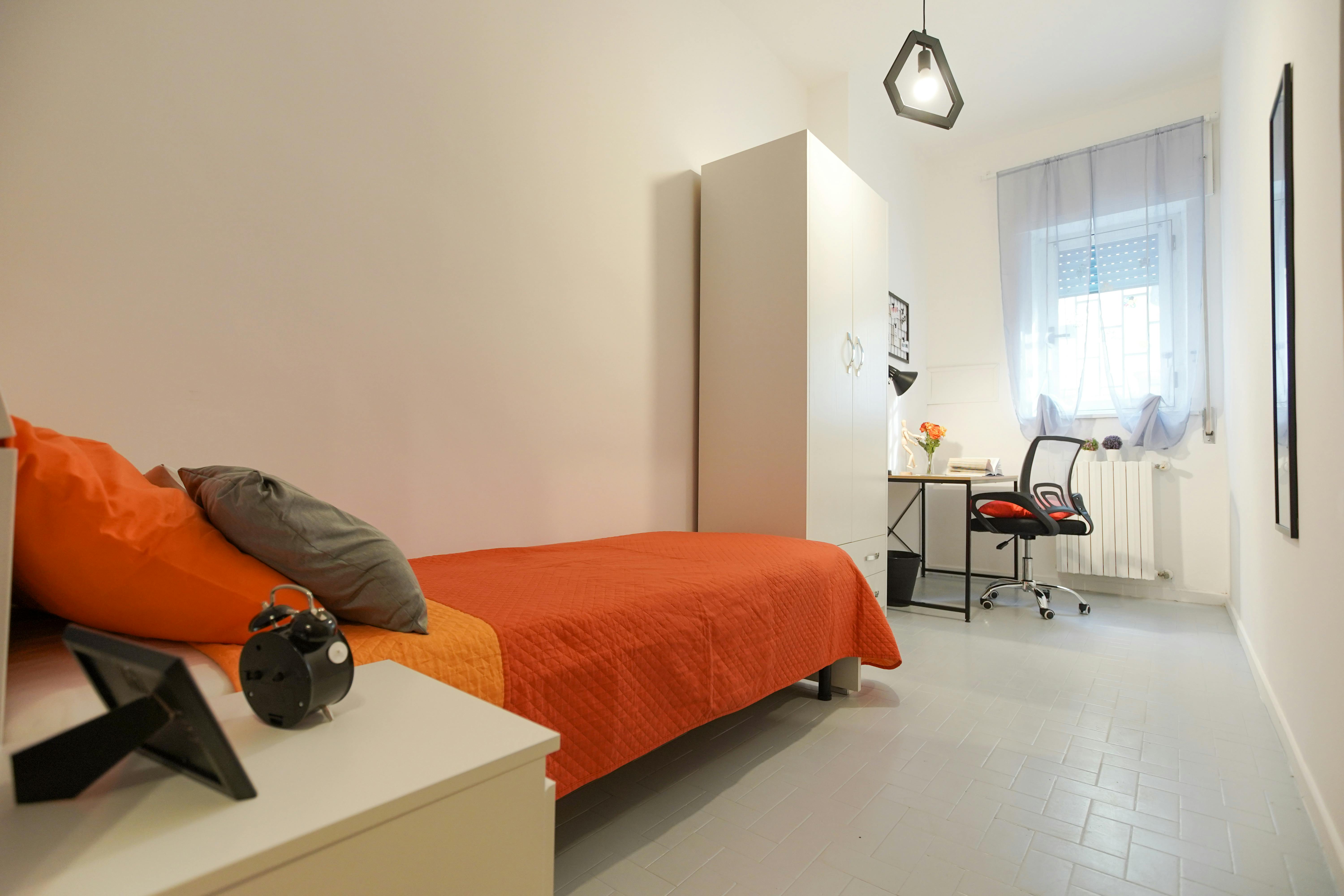 Privé kamer te huur voor € 480 per maand in Pozzuoli, Viale Bognar