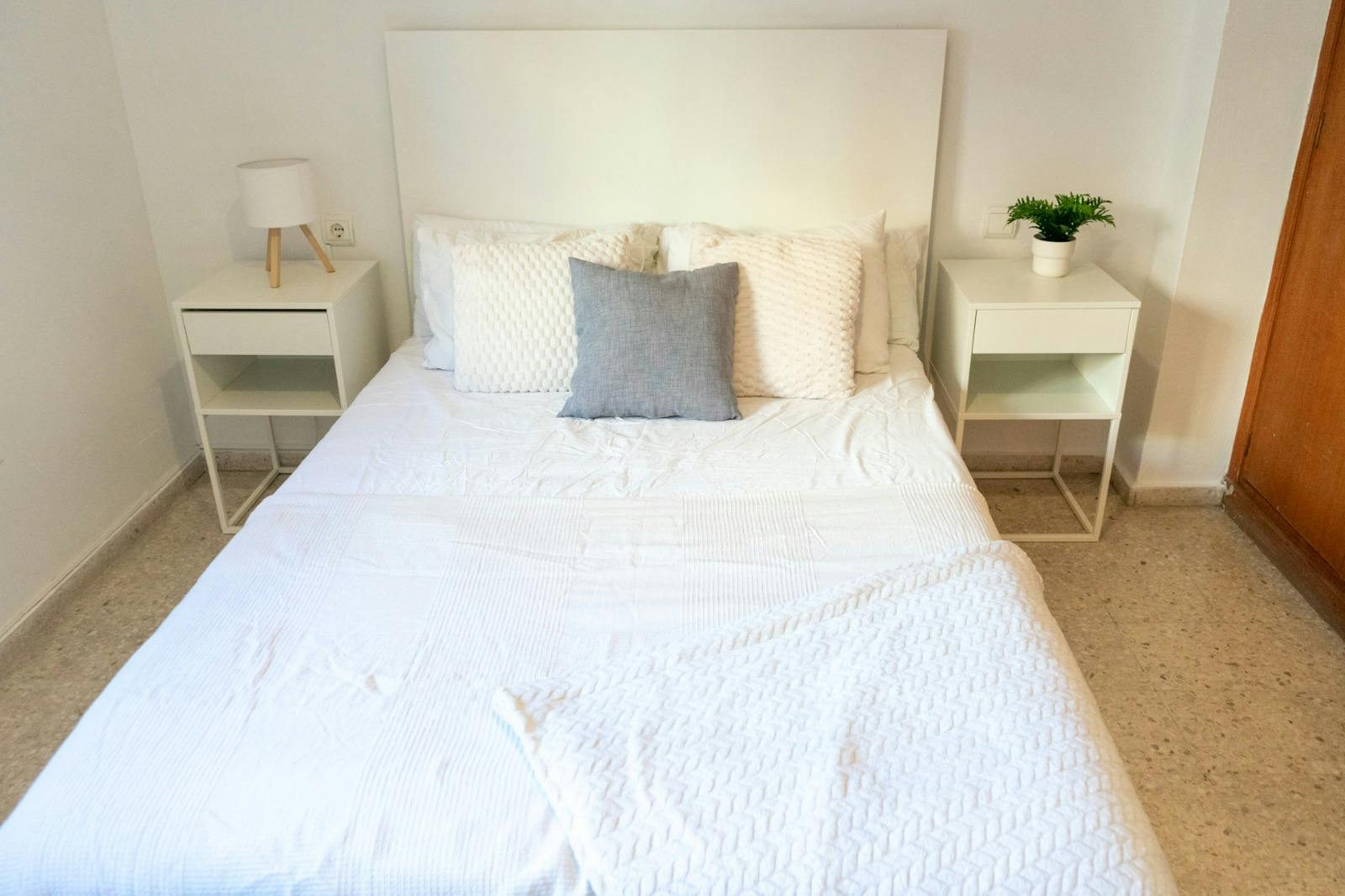 Private room for rent for €420 per month in Sevilla, Calle Zafiro