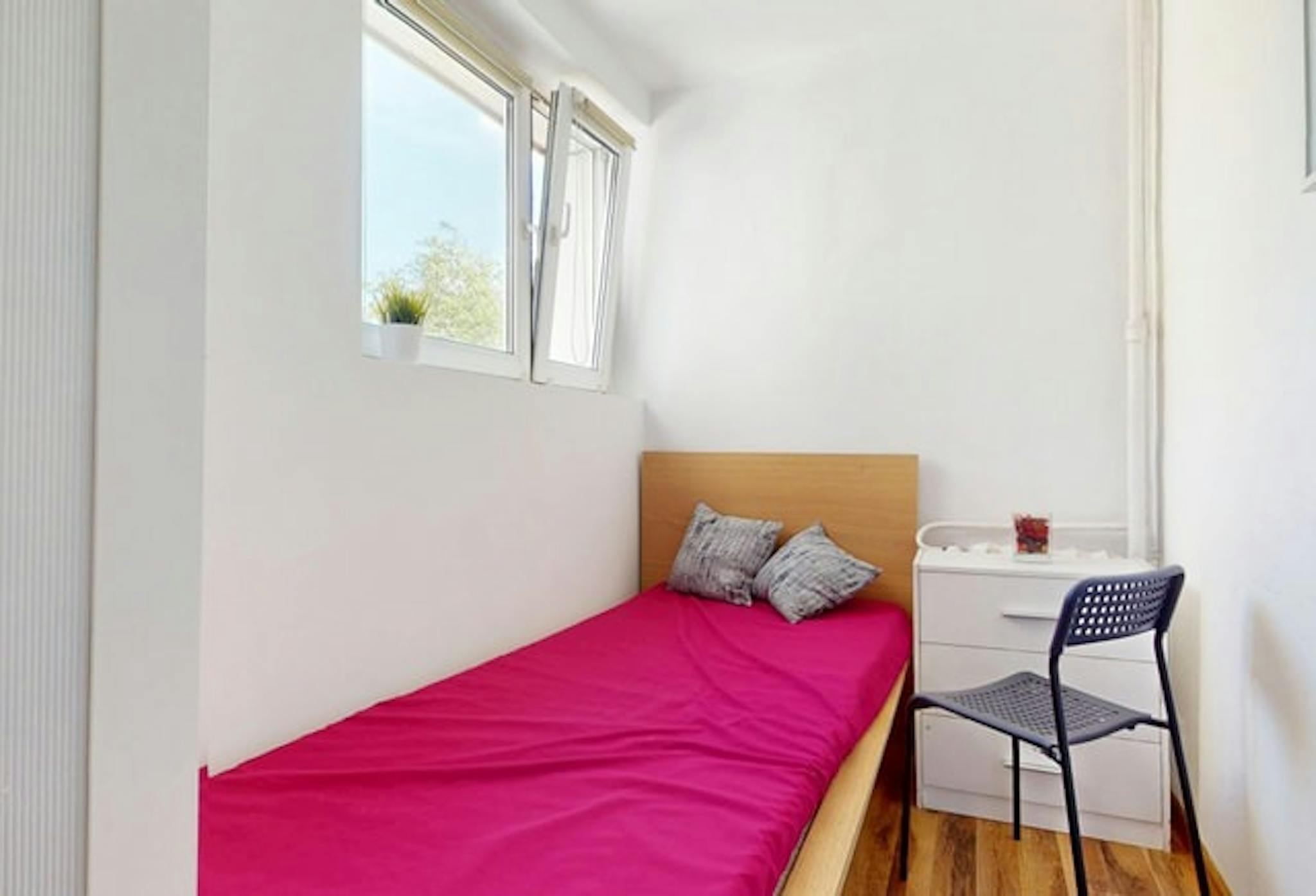 Ostrobramska, Warsaw preview