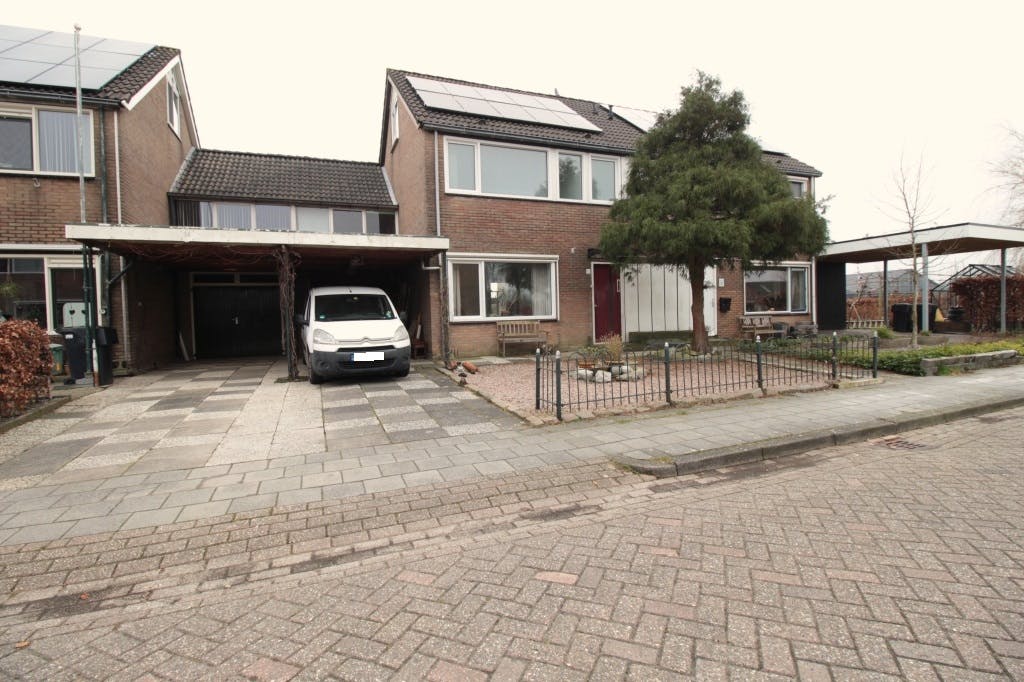 Woning aan Tulpstraat, Winsum