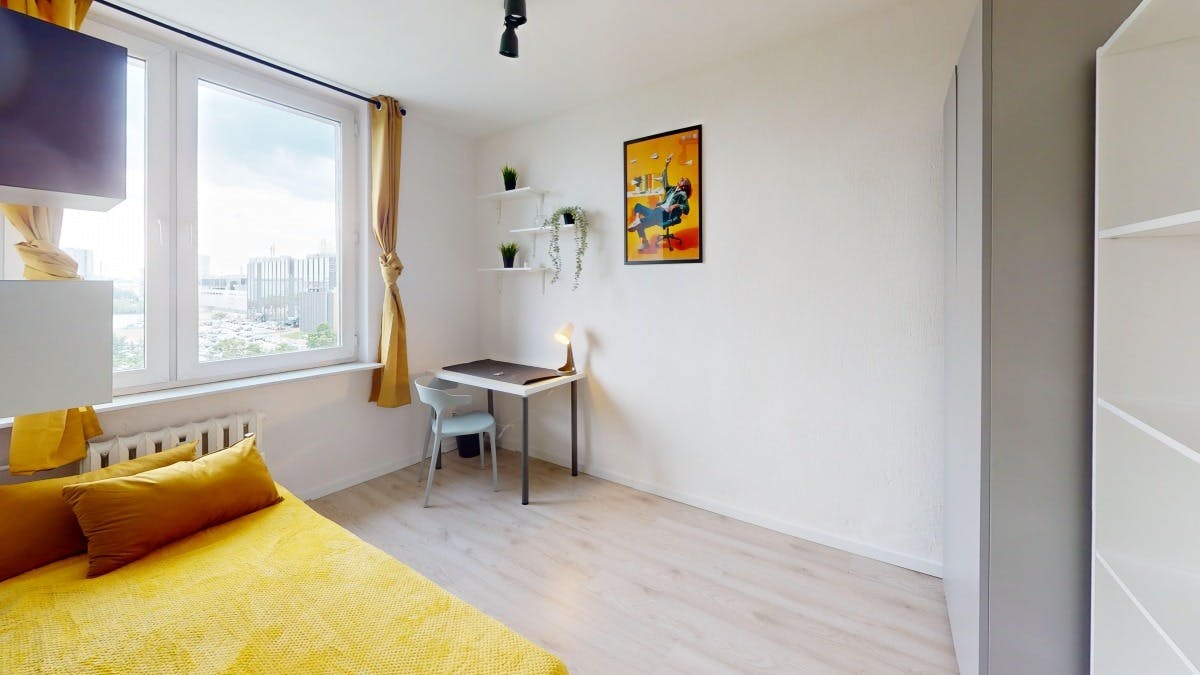 Ostrobramska, Warsaw preview