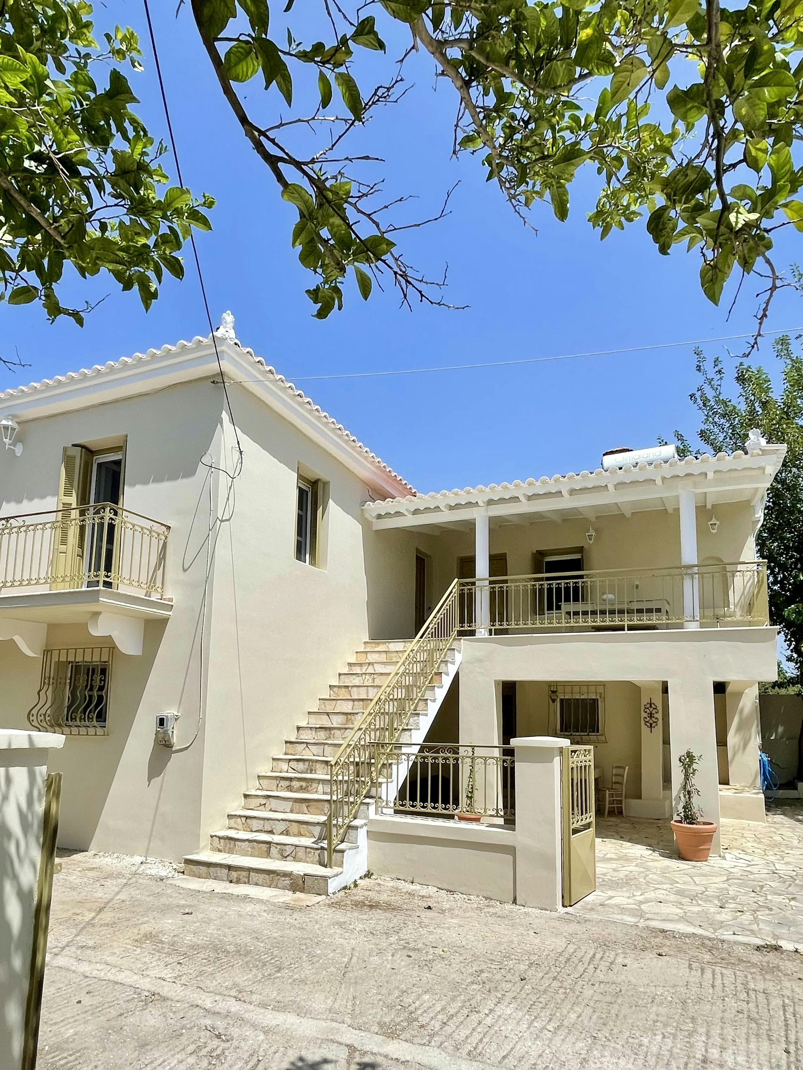 Casa para alugar por € 800 por mês em Pilos, Chomatada