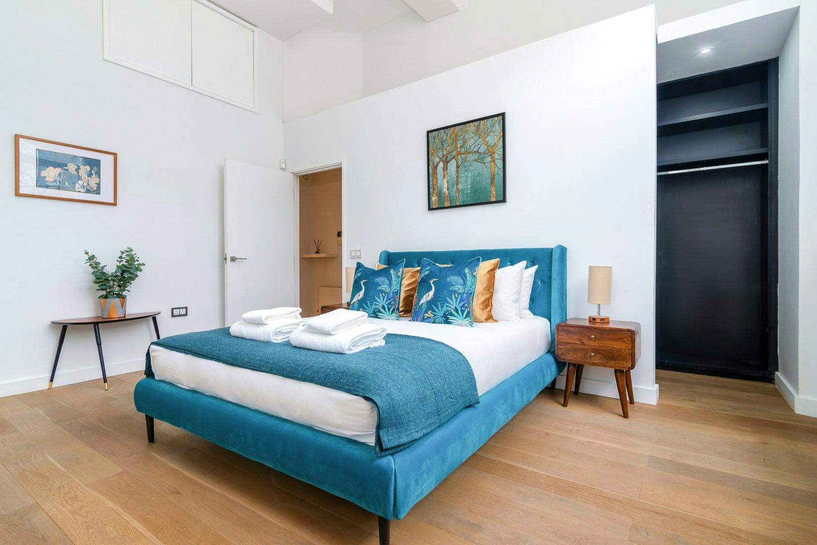 Apartment for rent for £9,999 per month in London, Chart Street