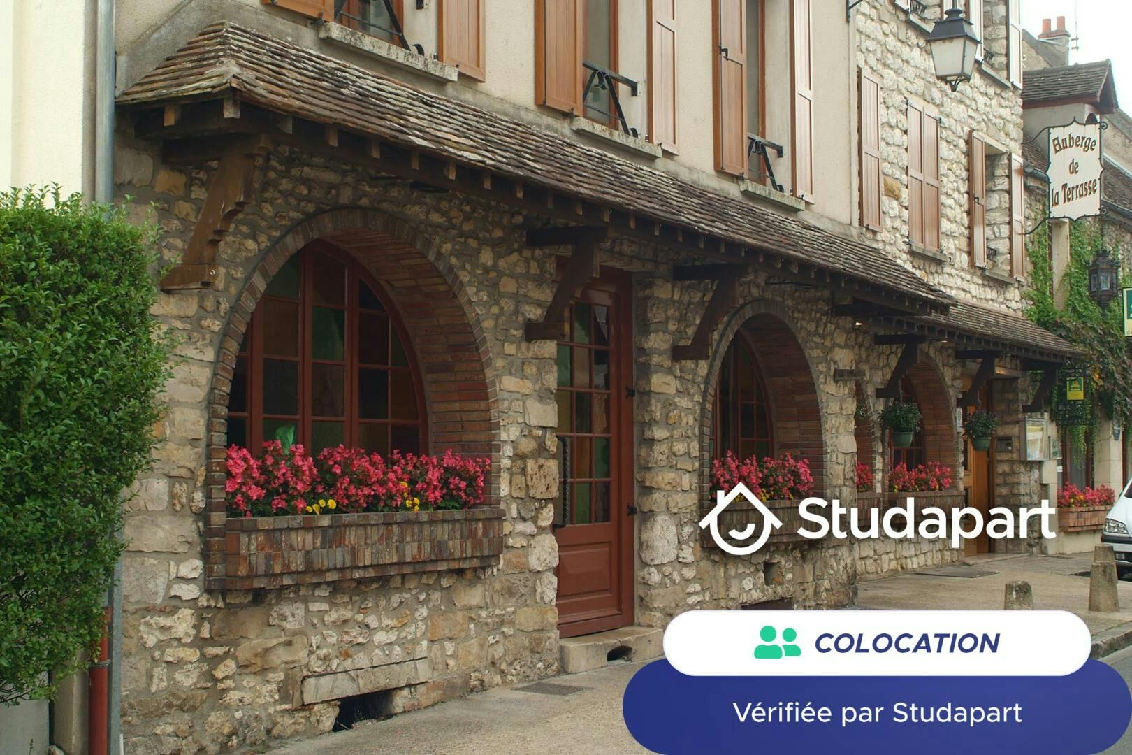 私人房间 正在以 €800 的月租出租，其位于 Moret-sur-Loing, Rue de la Pêcherie