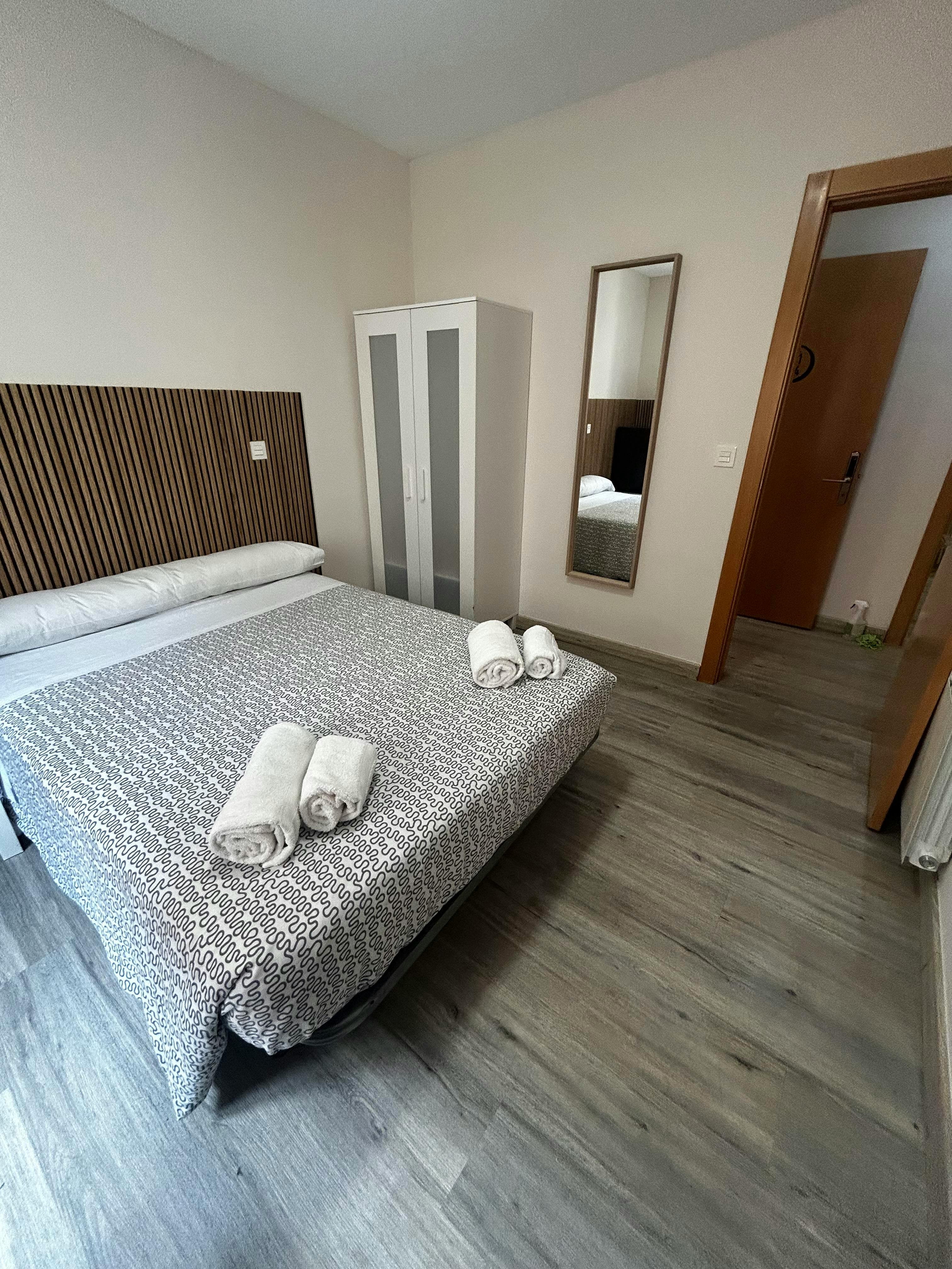 Single room León, 1 bed, 14m² — photo 4