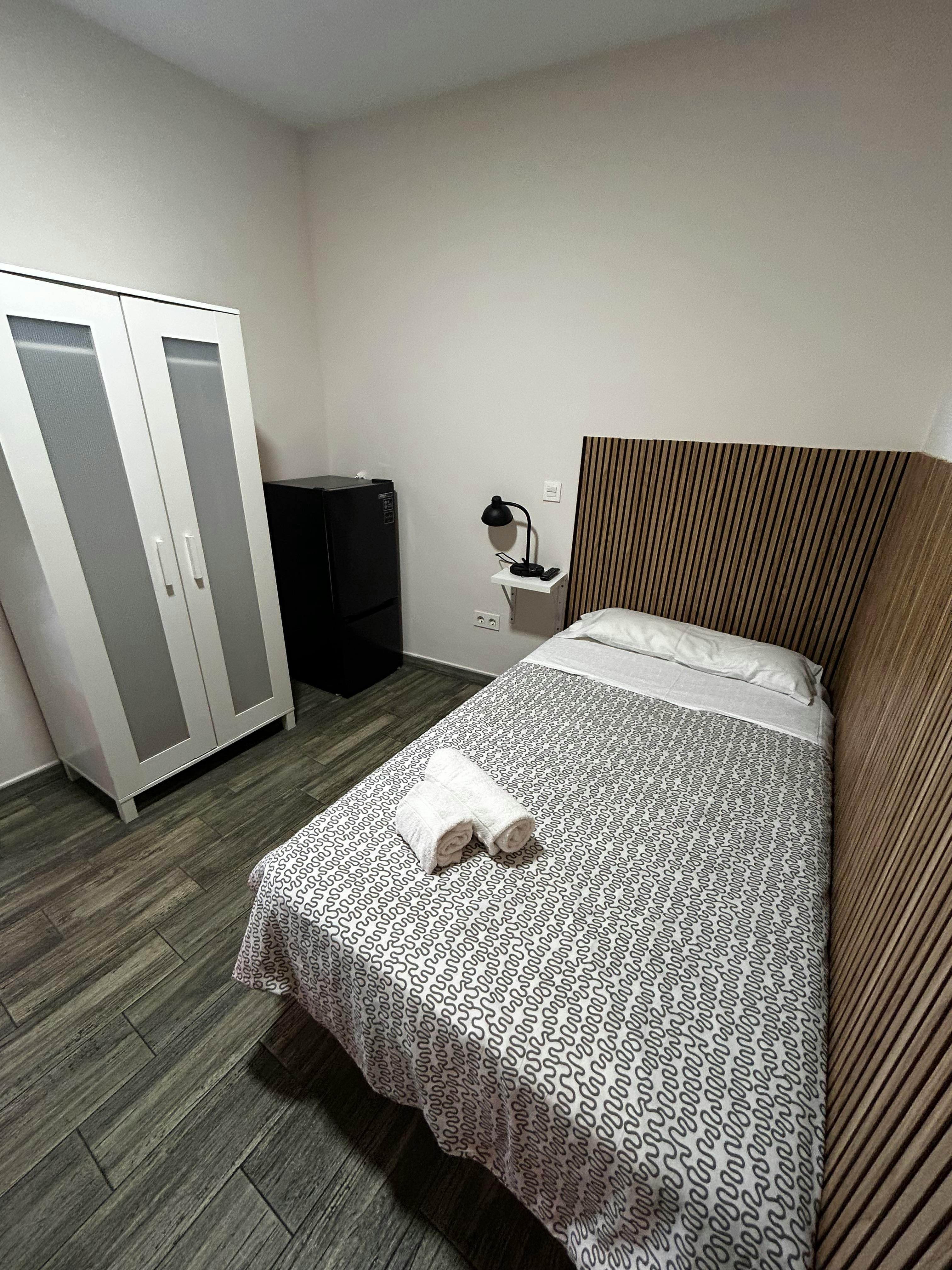 Single room León, 1 bed, 12m² — photo 1