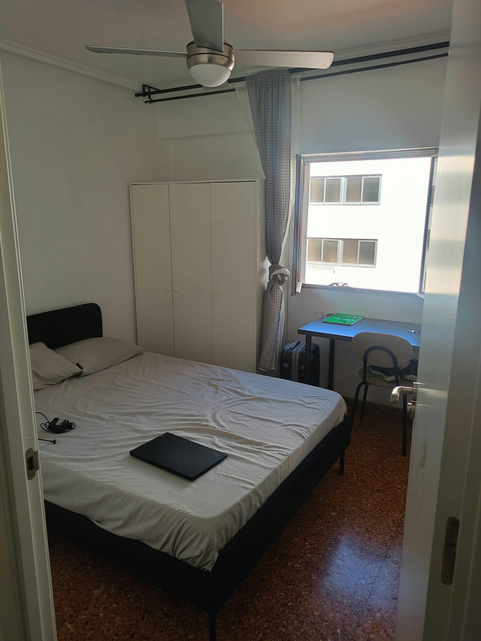Private room for rent for €300 per month in Quart de Poblet, Carrer Mare Nostrum