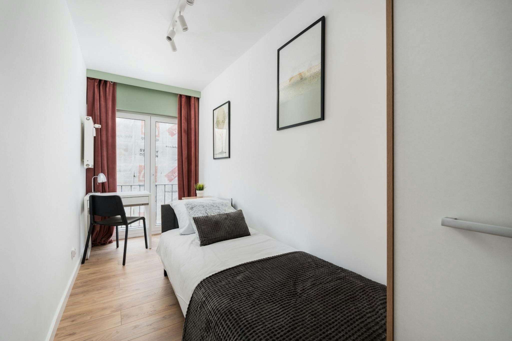 Chmielna, Warsaw preview