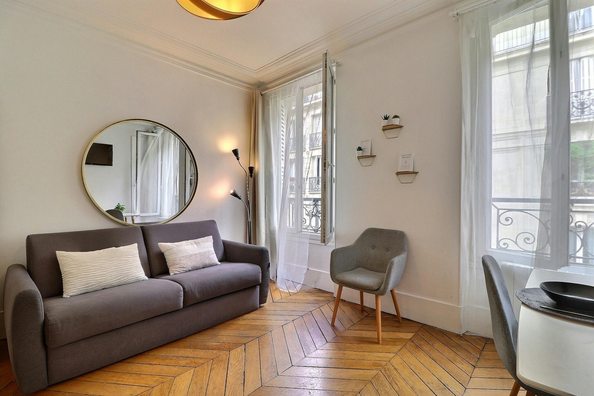 Rue du Faubourg Poissonnière, Paris preview