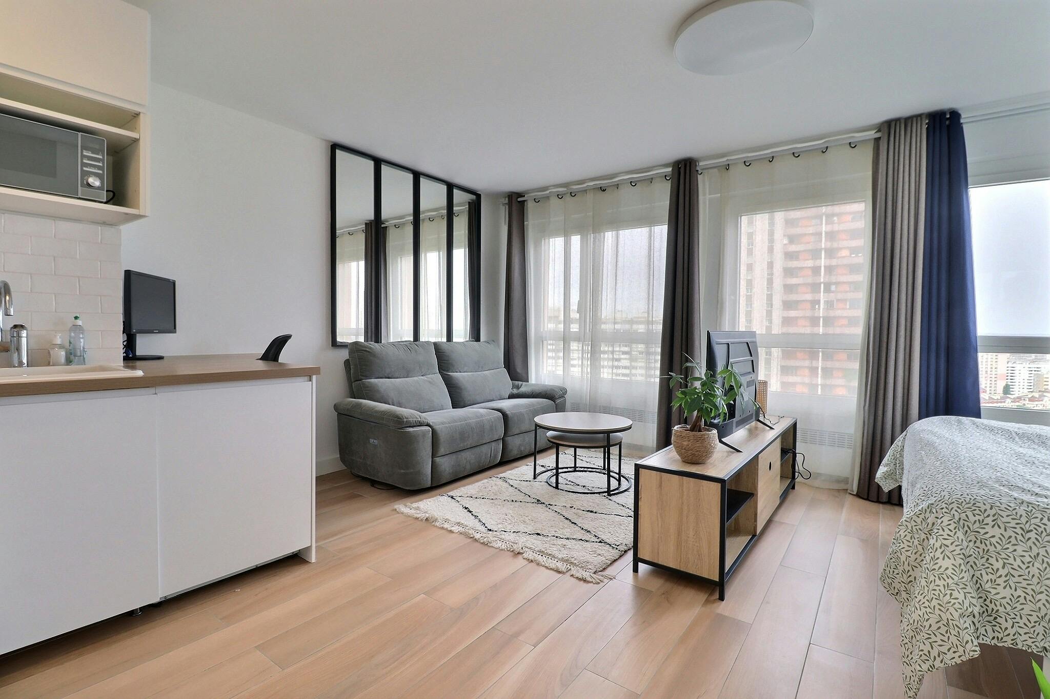 Studio for rent for €1,510 per month in Paris, Avenue d'Italie