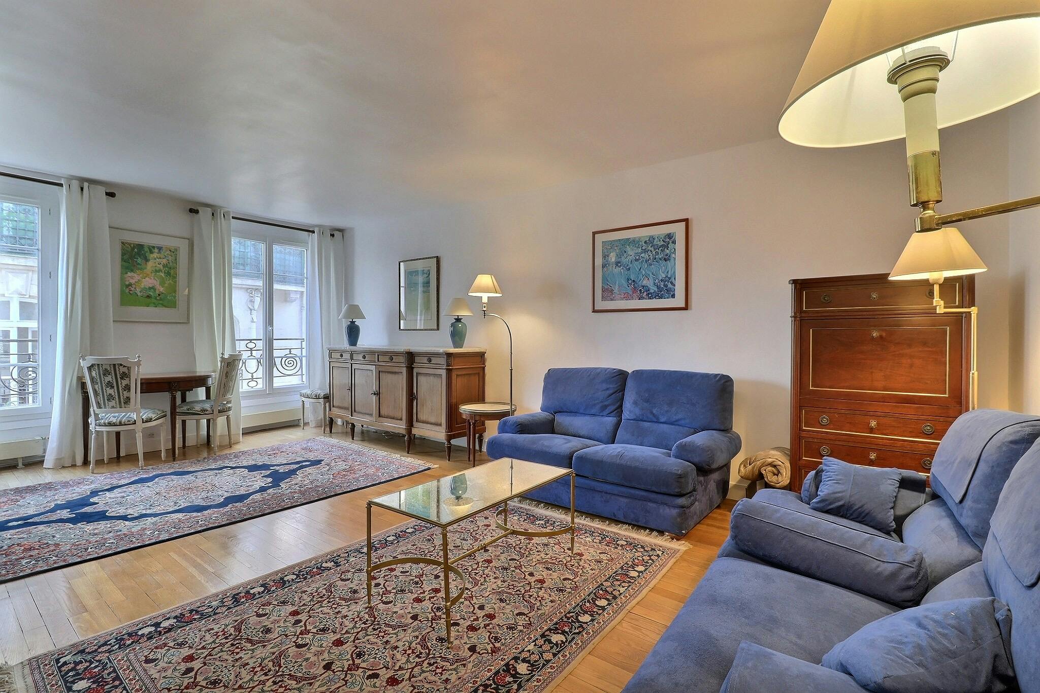 Apartment for rent for €3,240 per month in Paris, Rue de la Lune
