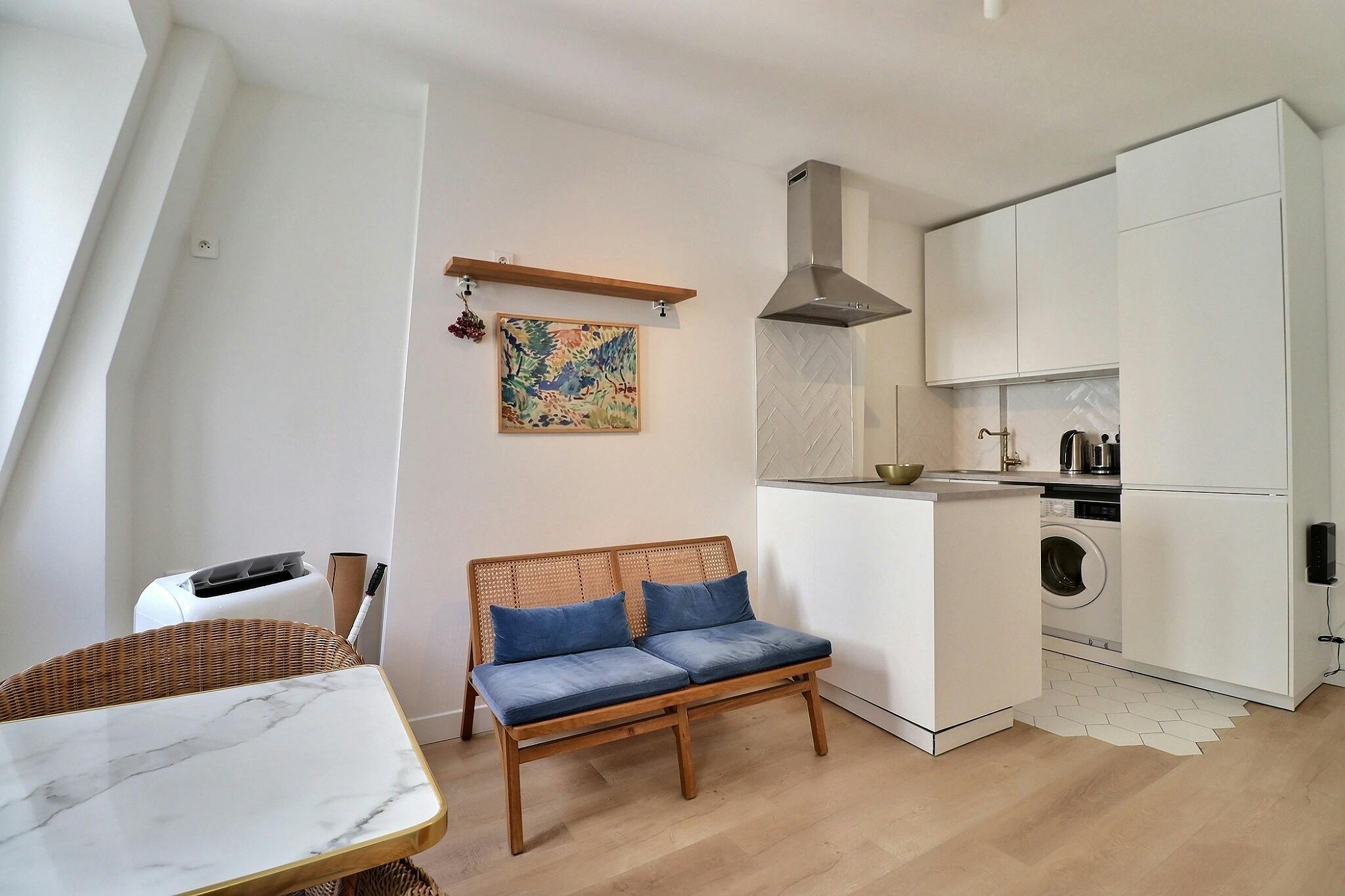 Apartment for rent for €2,140 per month in Paris, Rue Saint-Sulpice