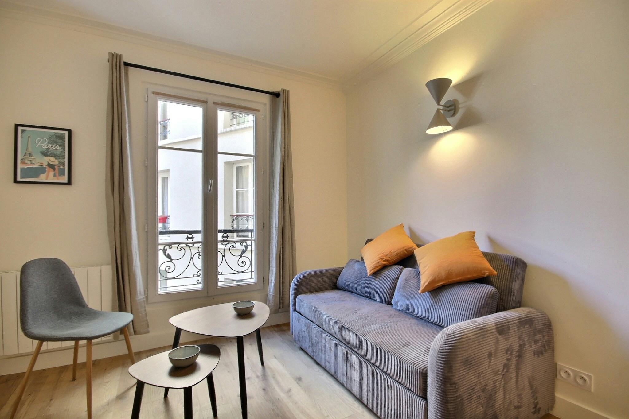 Apartment for rent for €2,420 per month in Paris, Rue Monge