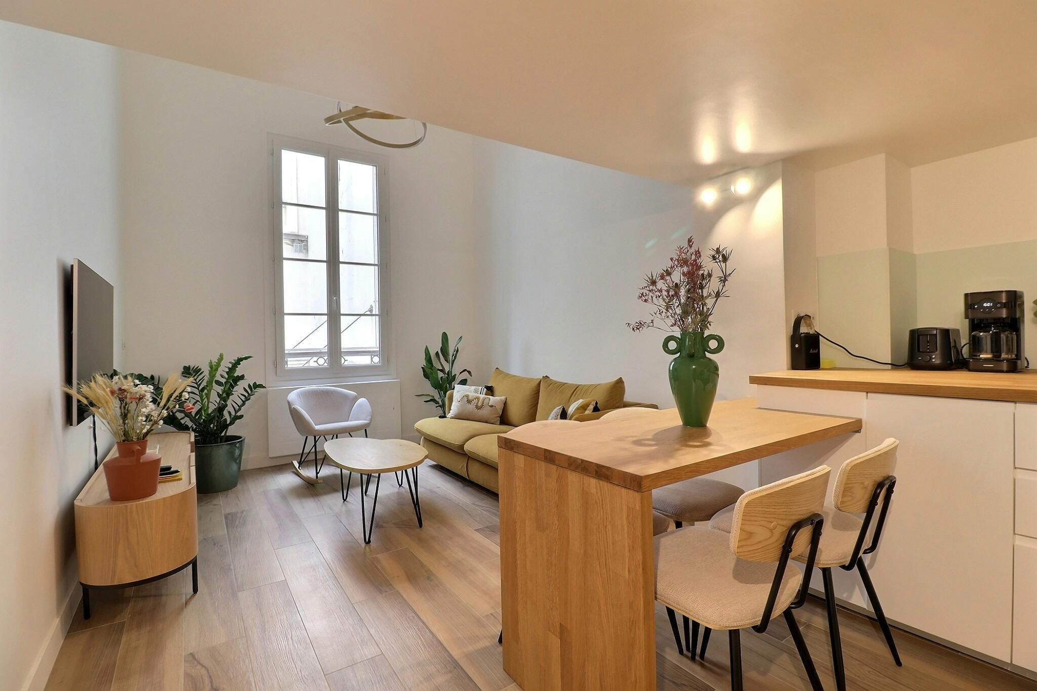 Apartment for rent for €2,308 per month in Paris, Quai de Jemmapes