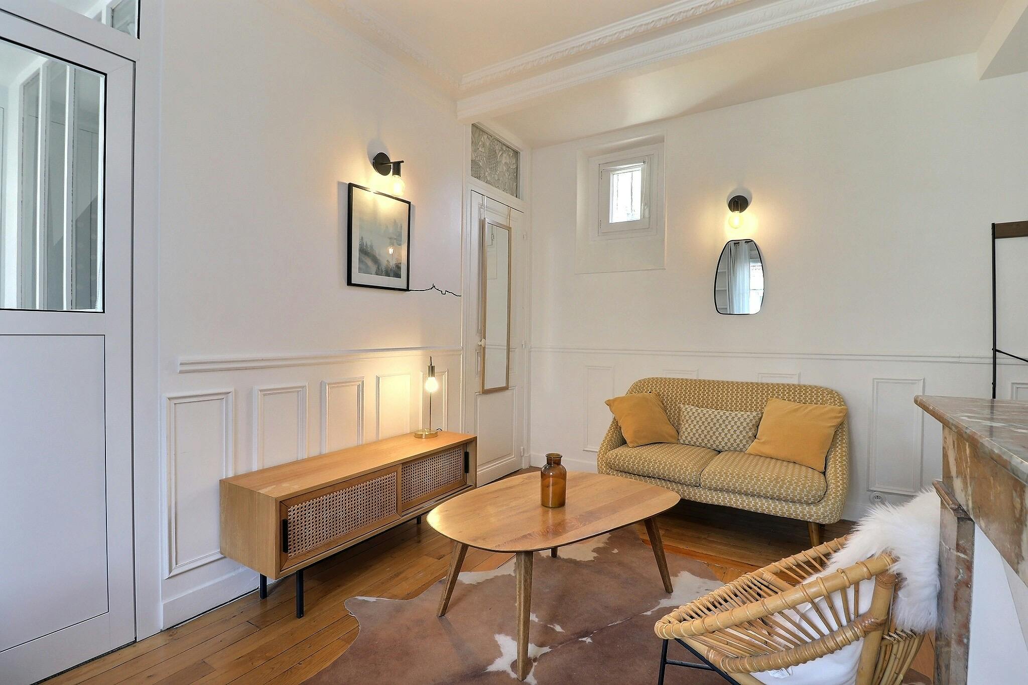 Apartment for rent for €2,200 per month in Paris, Rue Mariotte