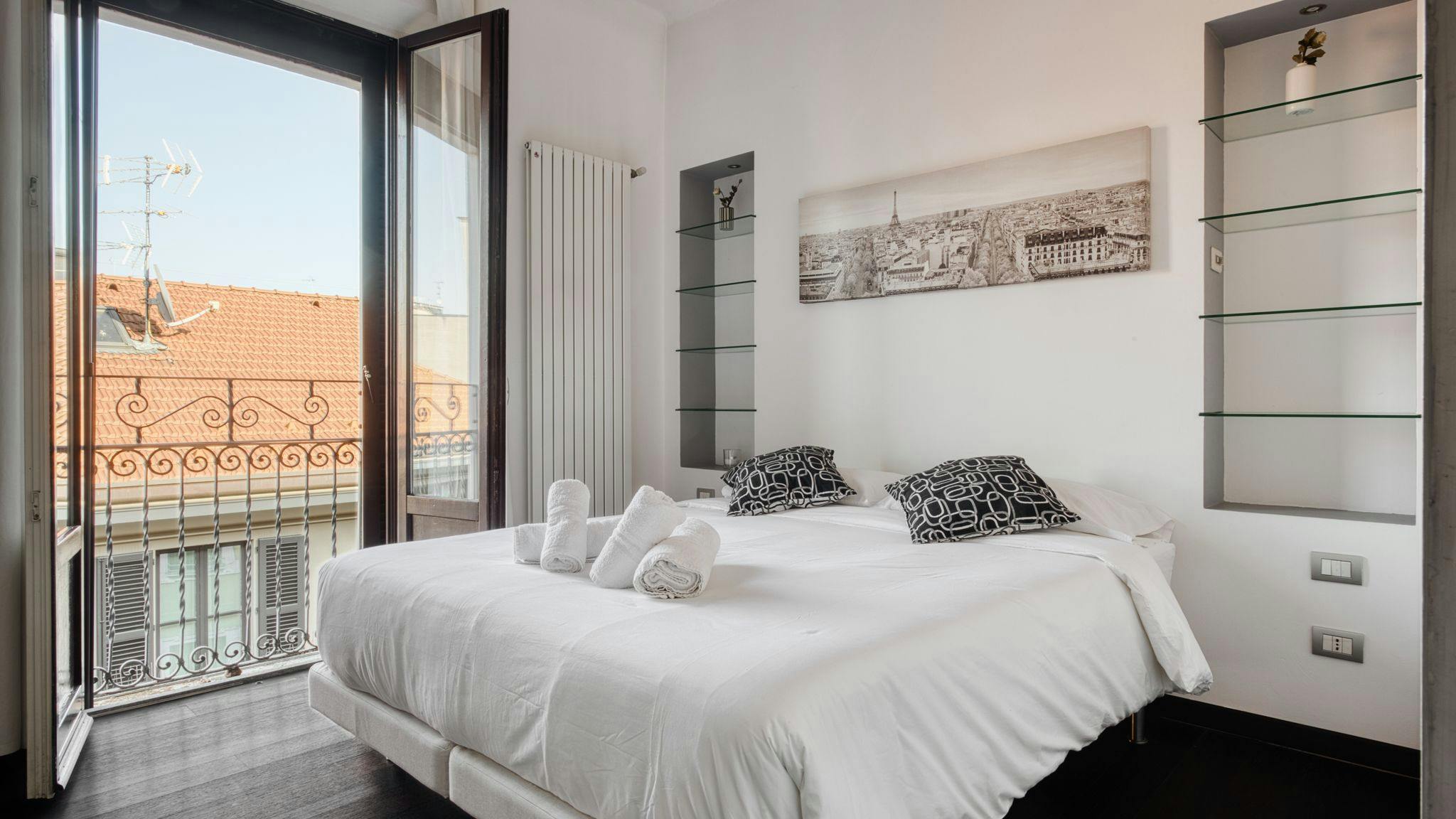 Apartment for rent for €1 per month in Milan, Via Montevideo