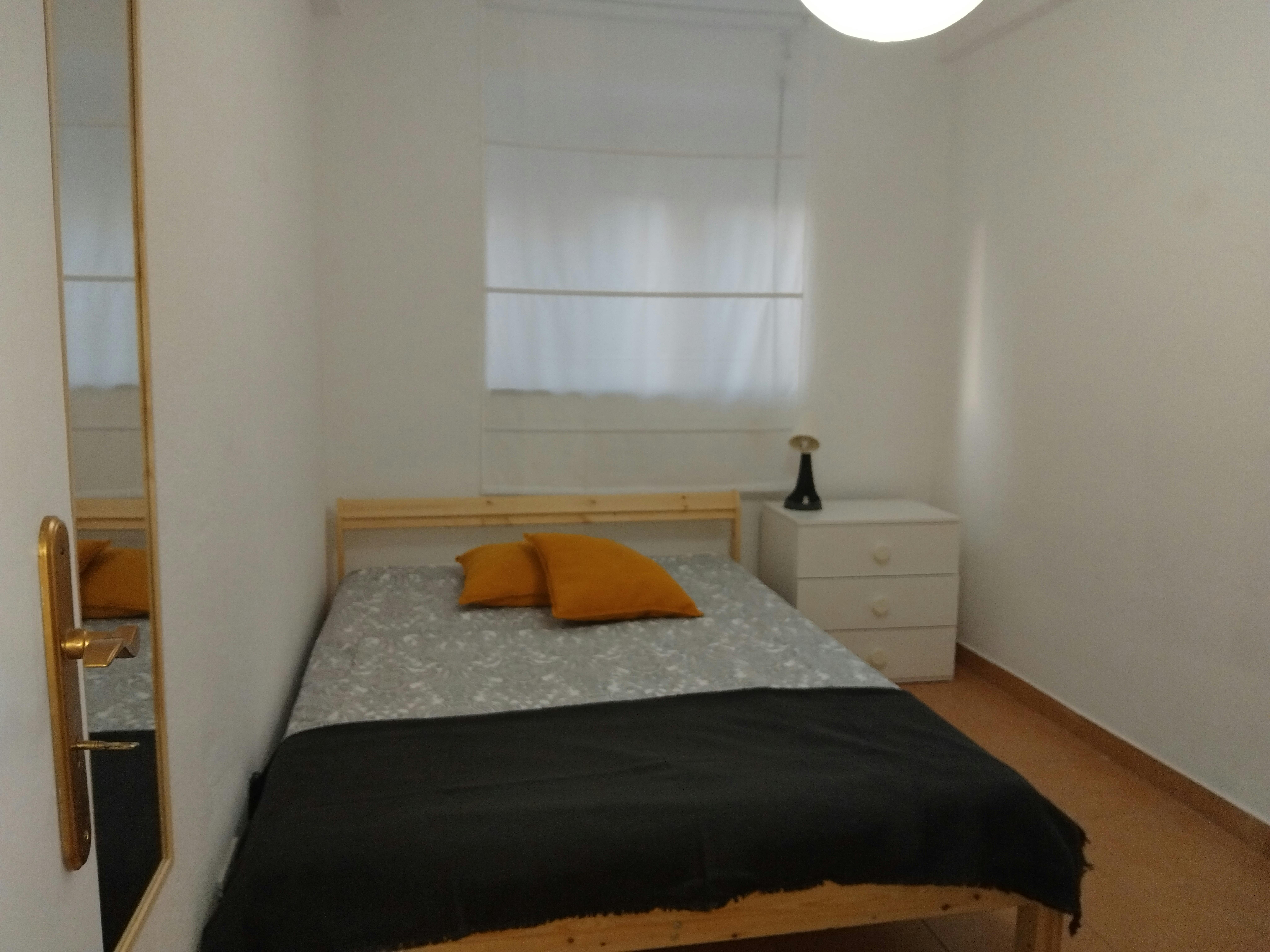 Private room for rent for €300 per month in Portalegre, Rua 25 de Abril