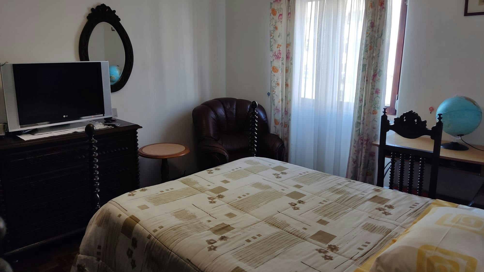 Chambre privée à louer pour 500 €/mois à Rio de Mouro, Avenida Maria Lamas