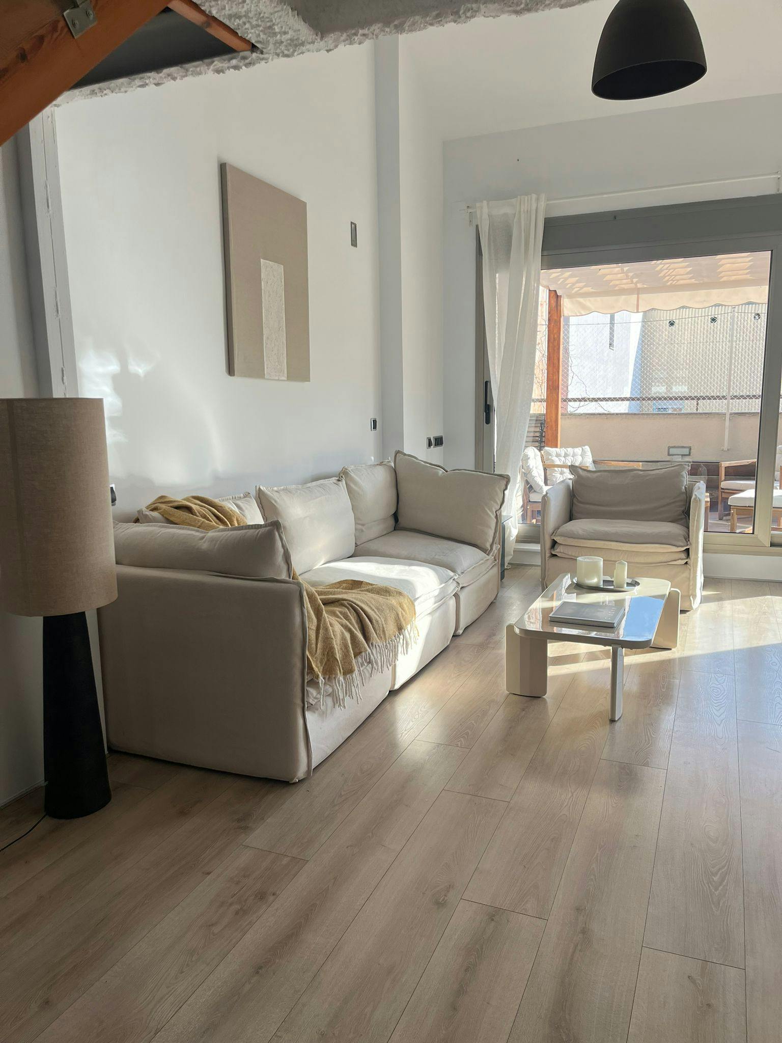 Building for rent for €2,500 per month in Madrid, Calle de la Palma