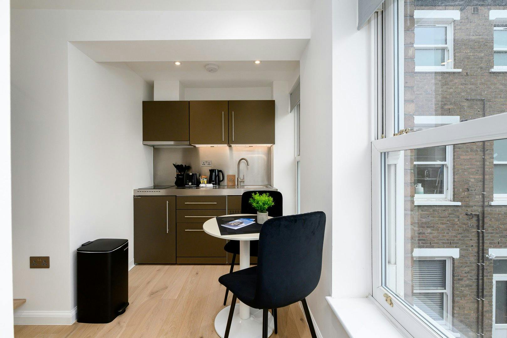 Studio for rent for £9,999 per month in London, Stockwell Street