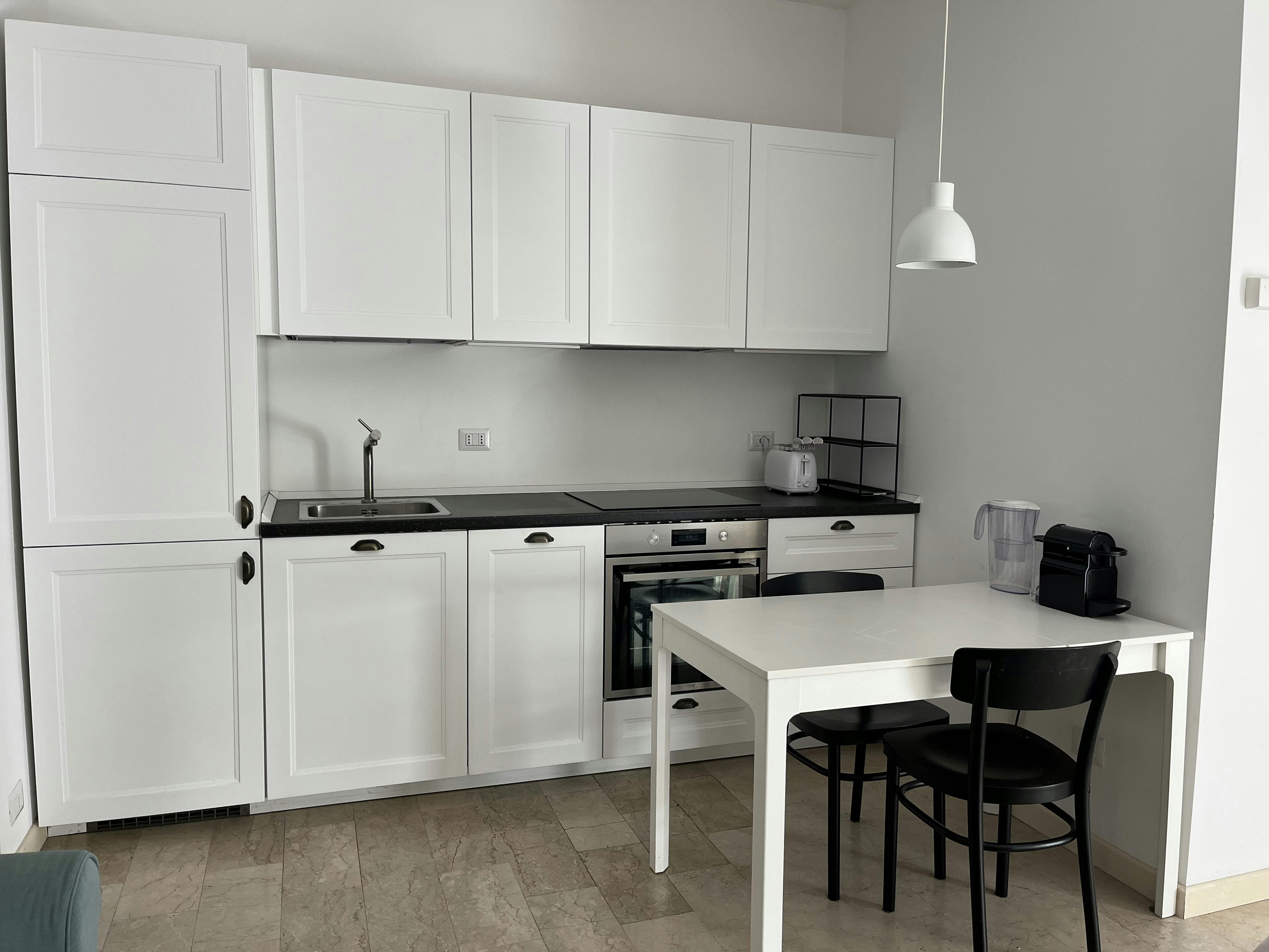 Appartamento in affitto a 2600 € al mese a Milan, Via Michelangelo Buonarroti