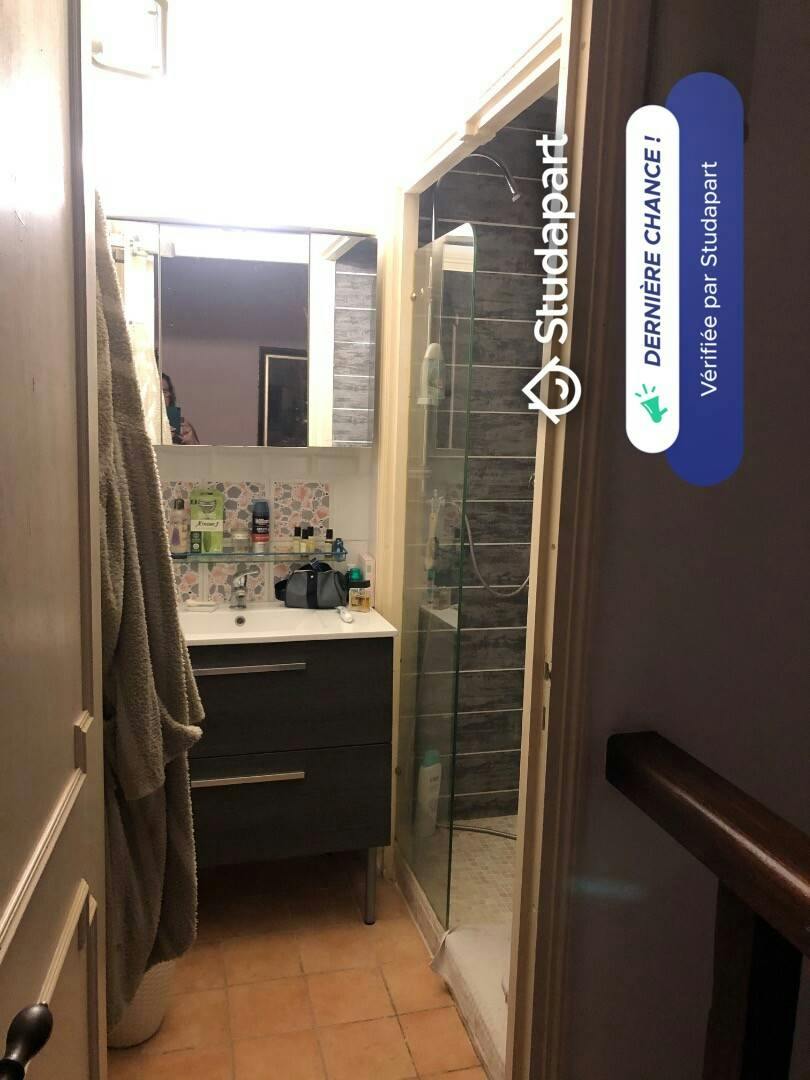 Private room for rent on Rue de Pessac, Bordeaux - Vue 5