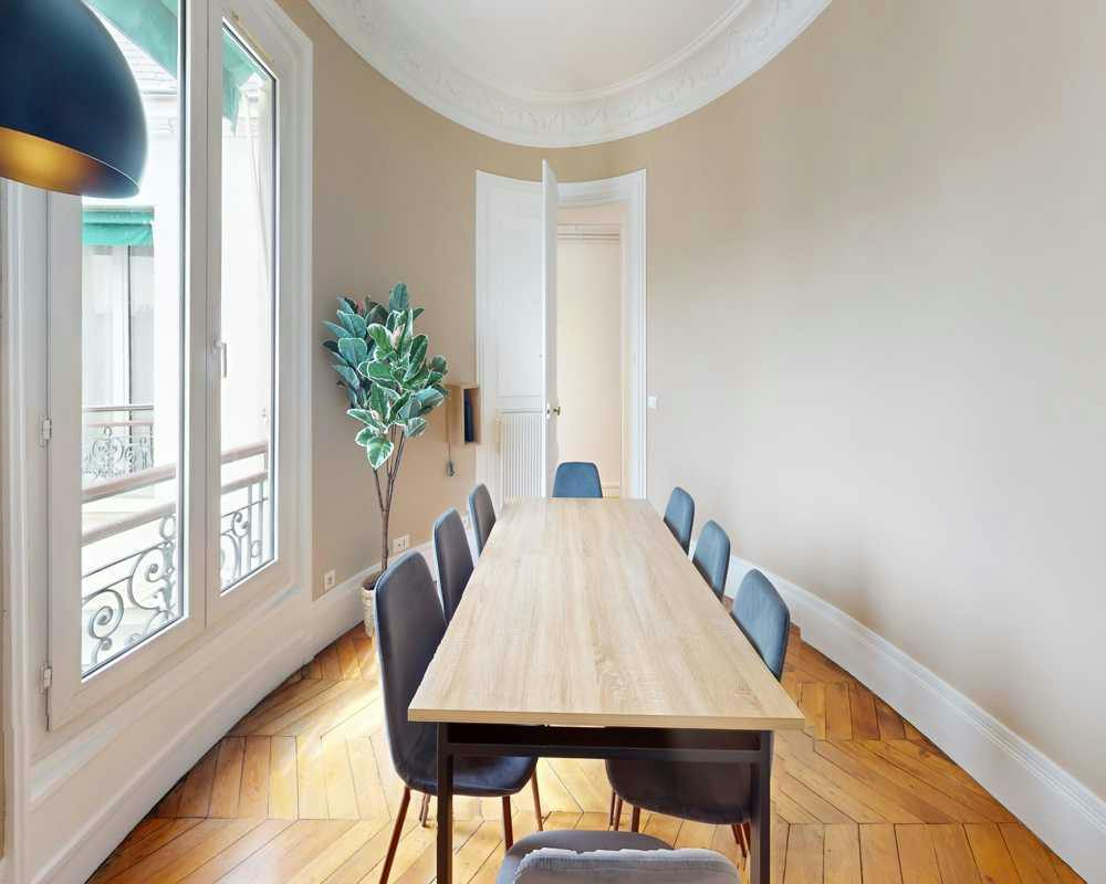 Private room for rent on Rue Taitbout, Paris - Plus