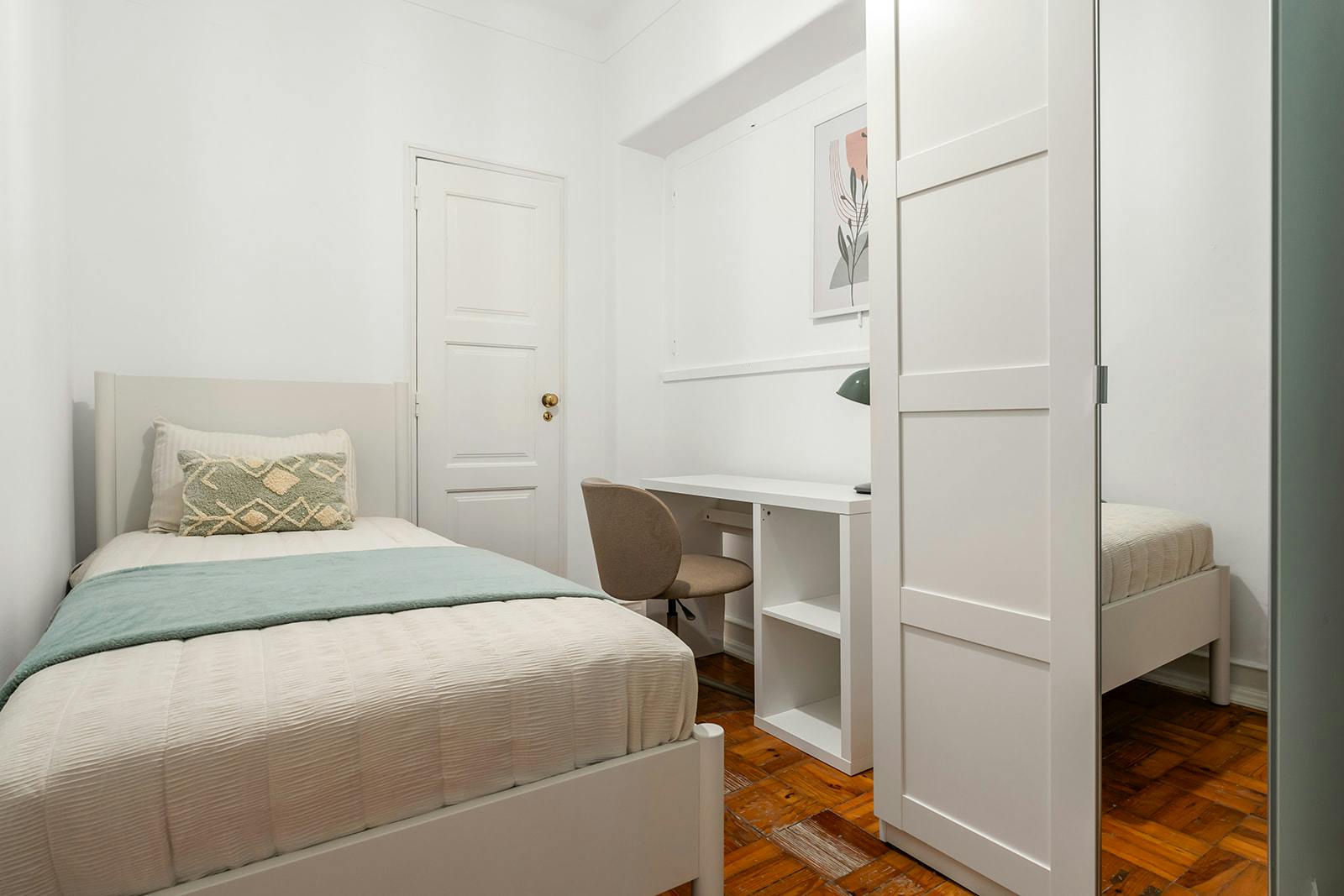 Private room for rent for €555 per month in Lisbon, Rua Marquesa de Alorna