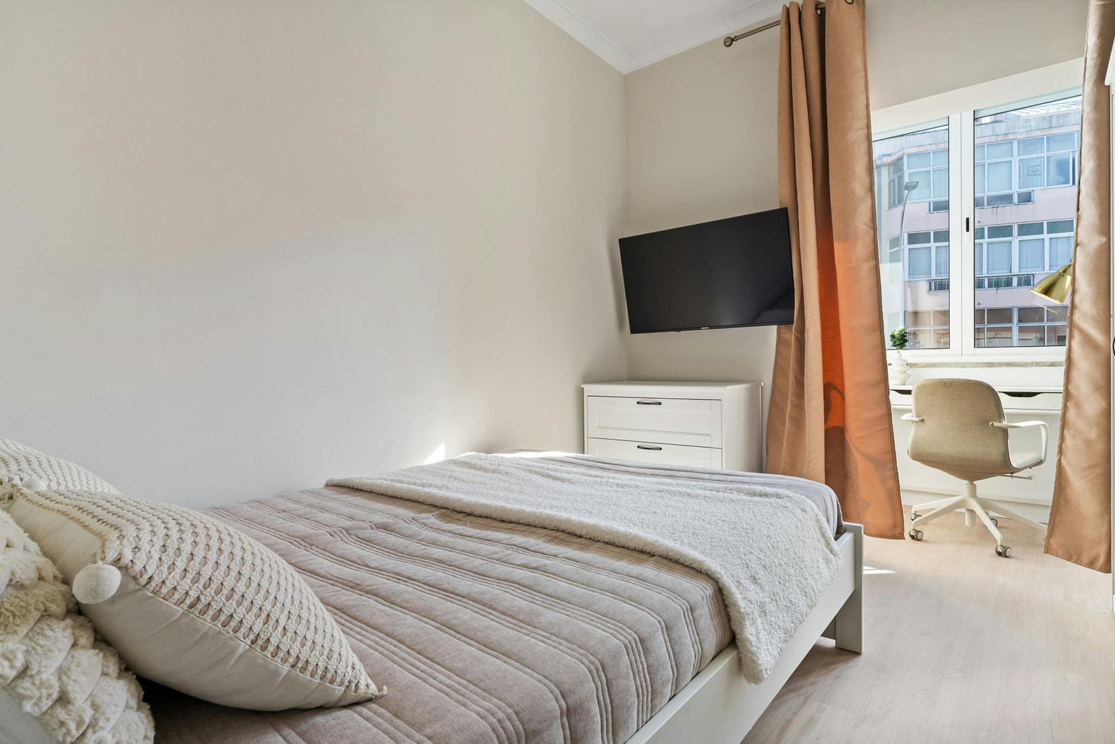 Private room for rent for €455 per month in Amadora, Rua António Aleixo