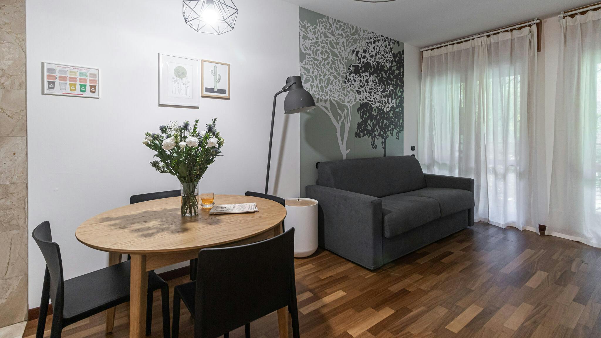 Studio for rent for €1 per month in Milan, Via Francesco Londonio