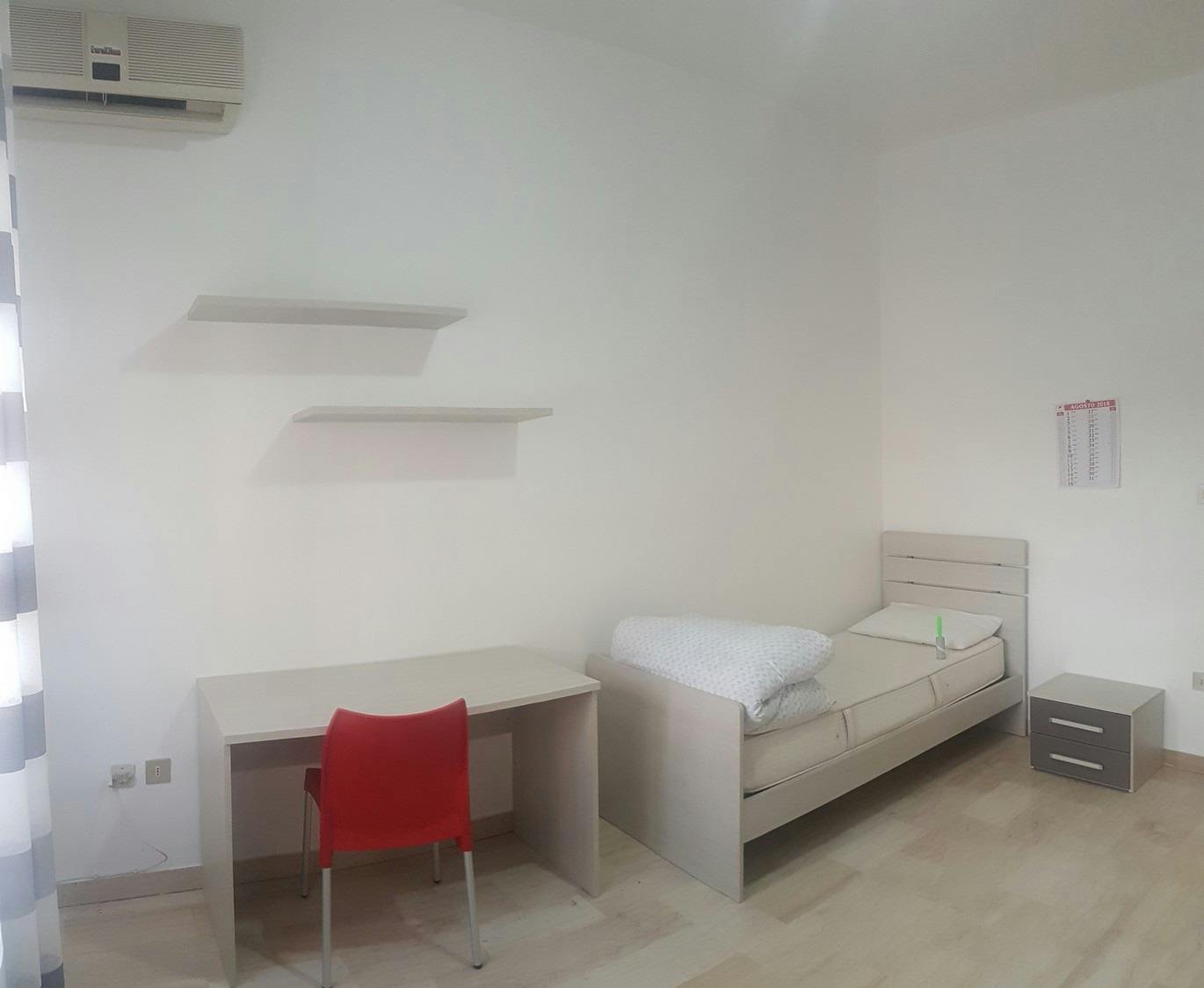 WG-Zimmer zu mieten für 210 € pro Monat in Foggia, Via Pietro Scrocco