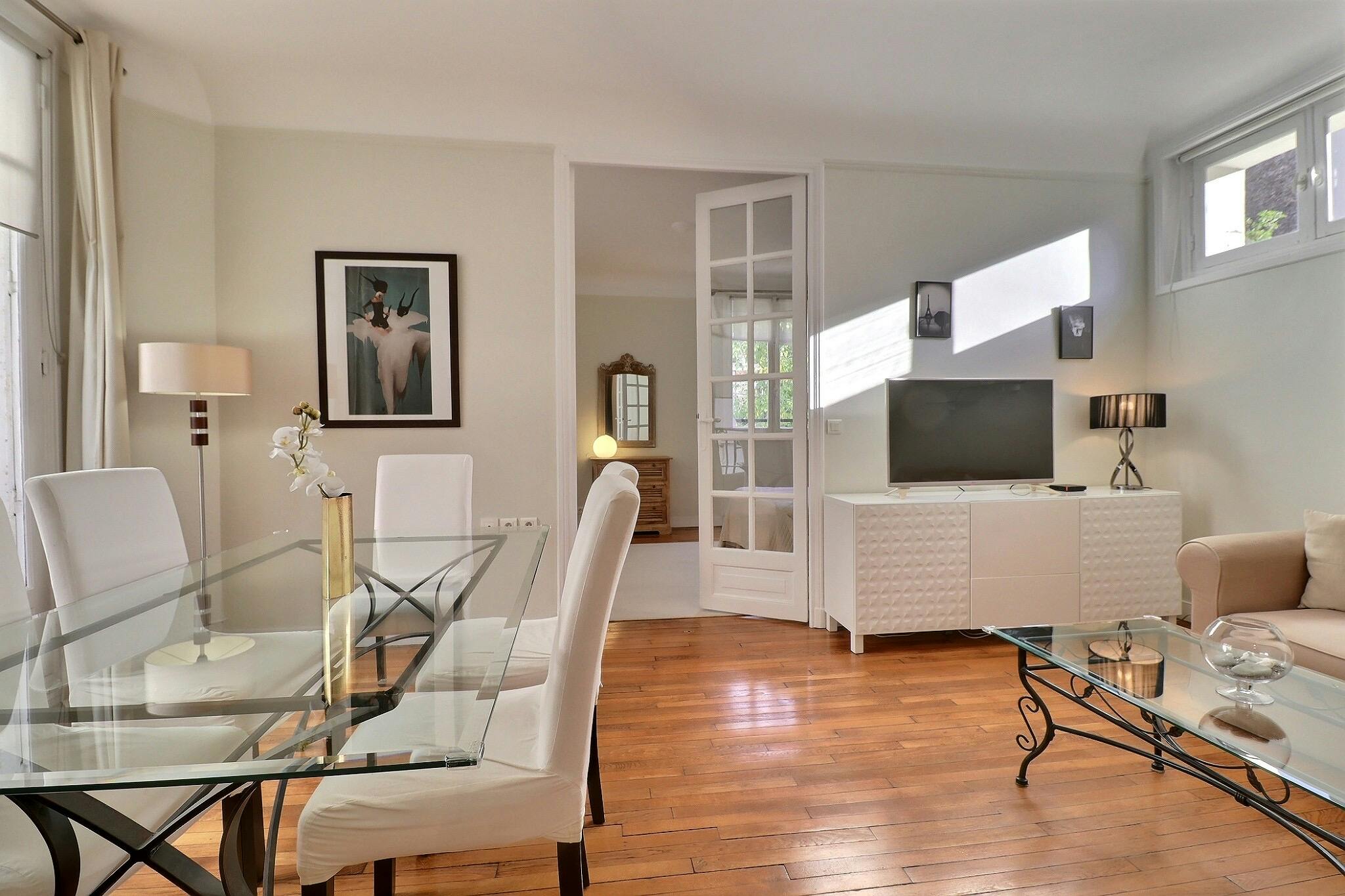 Rue Greuze, Paris preview