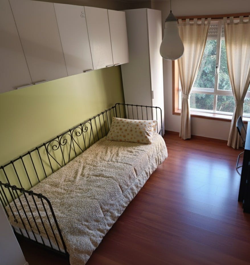 Private room for rent for €450 per month in Porto, Rua do Professor Antão de Almeida Garrett