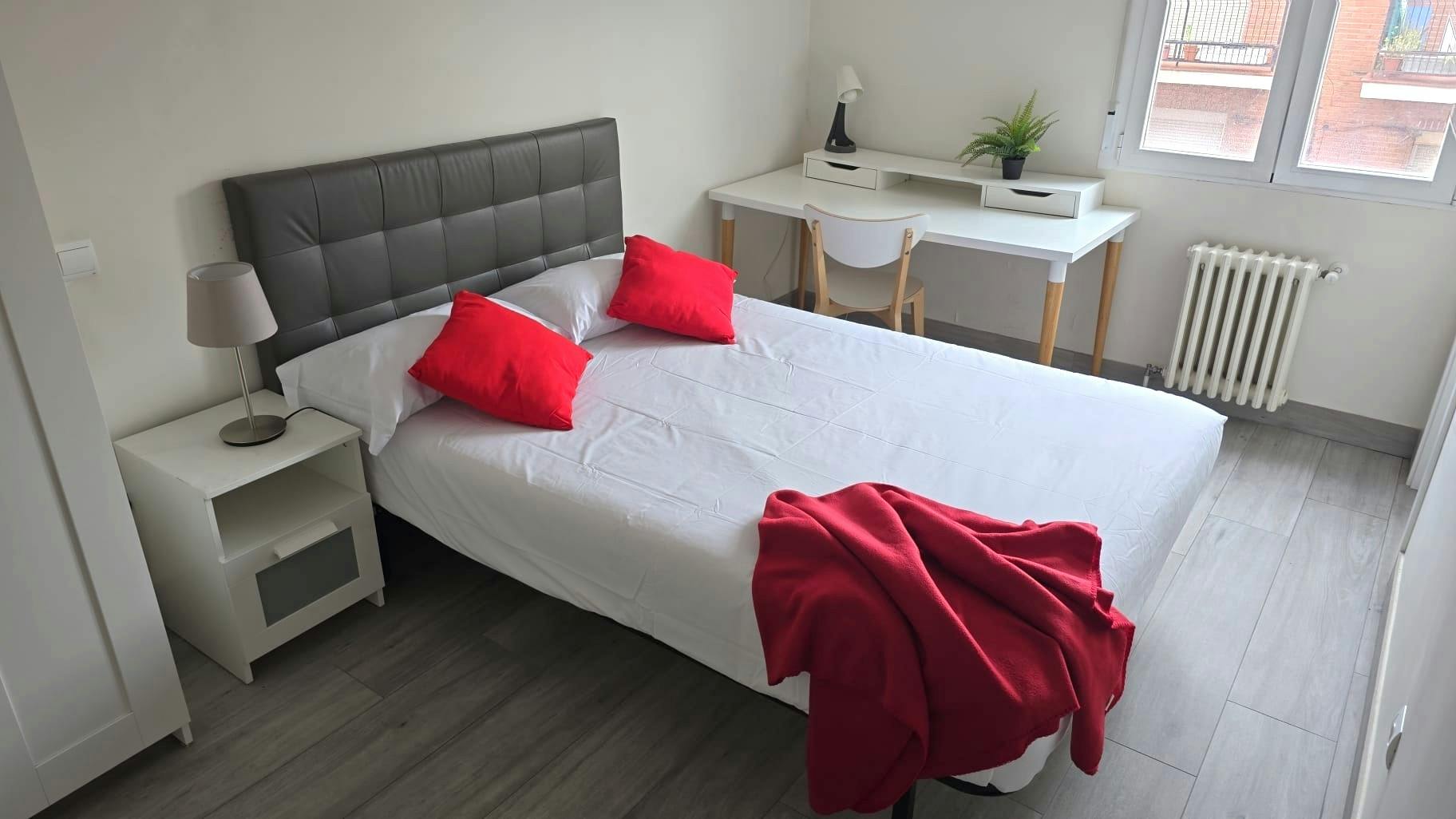 Private room for rent for €600 per month in Madrid, Calle de Cartago