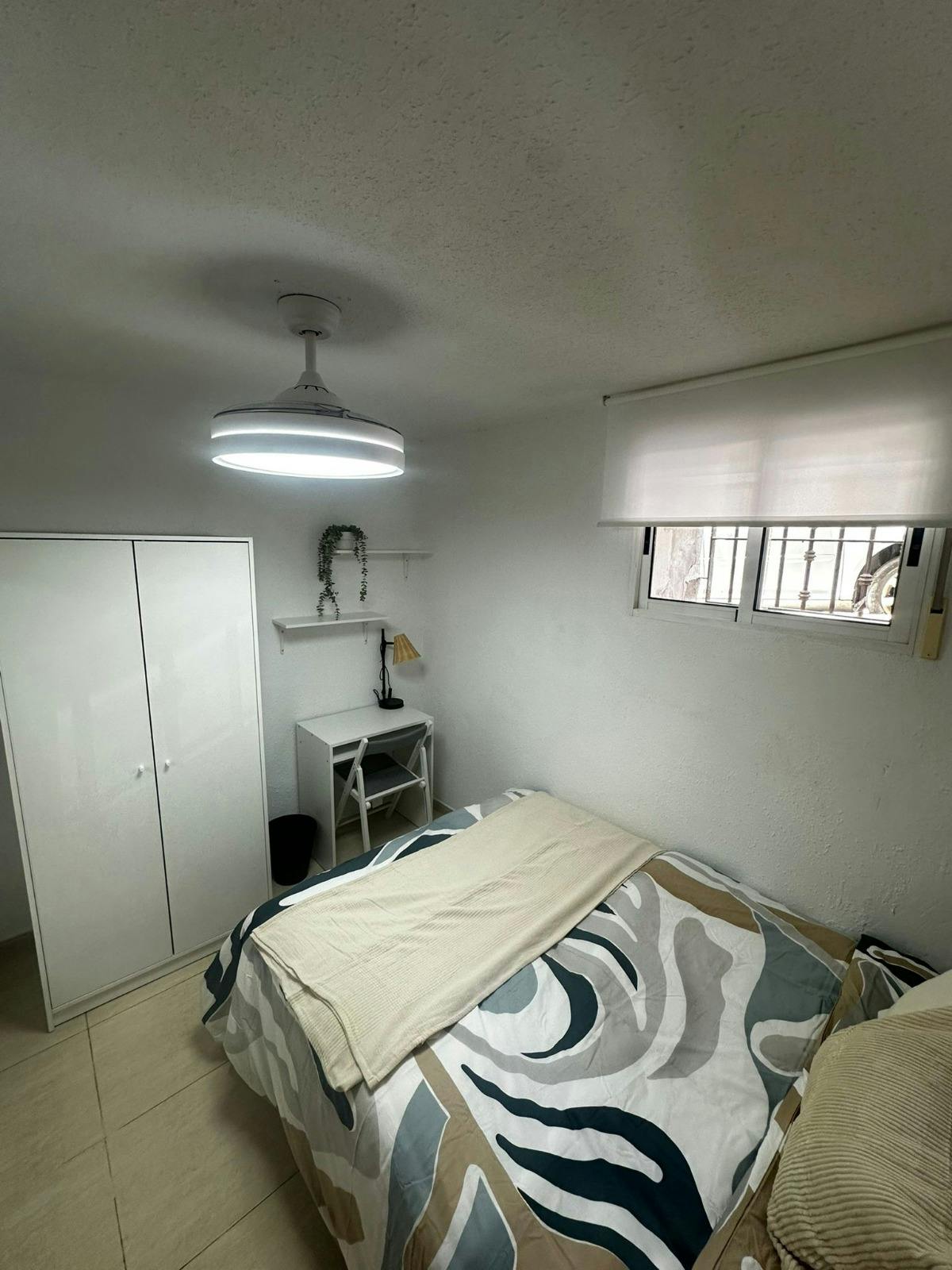 Private room for rent for €300 per month in Alicante (Alacant), Calle Pintor Murillo
