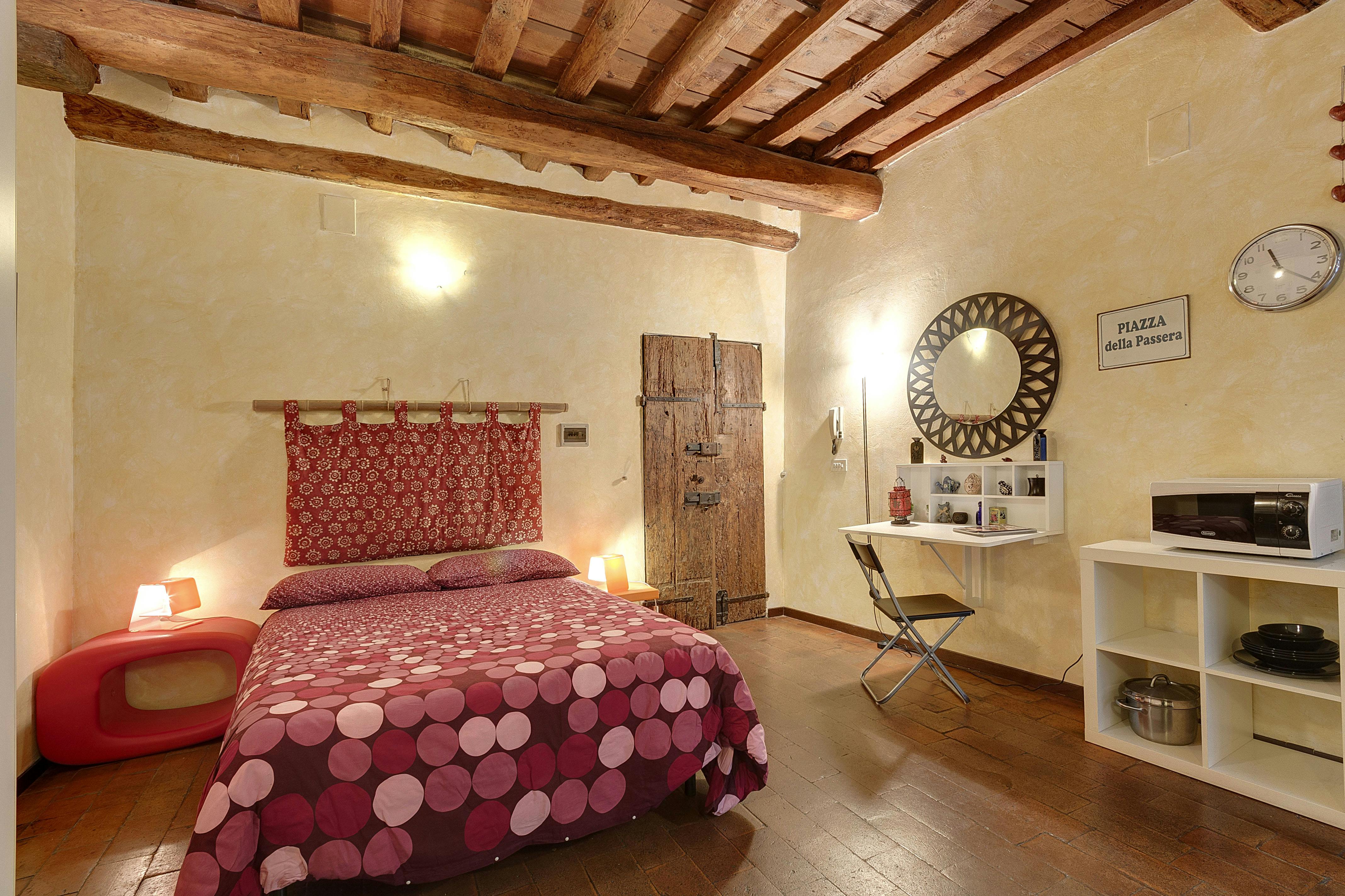 Studio for rent for €1,000 per month in Florence, Via dello Sprone
