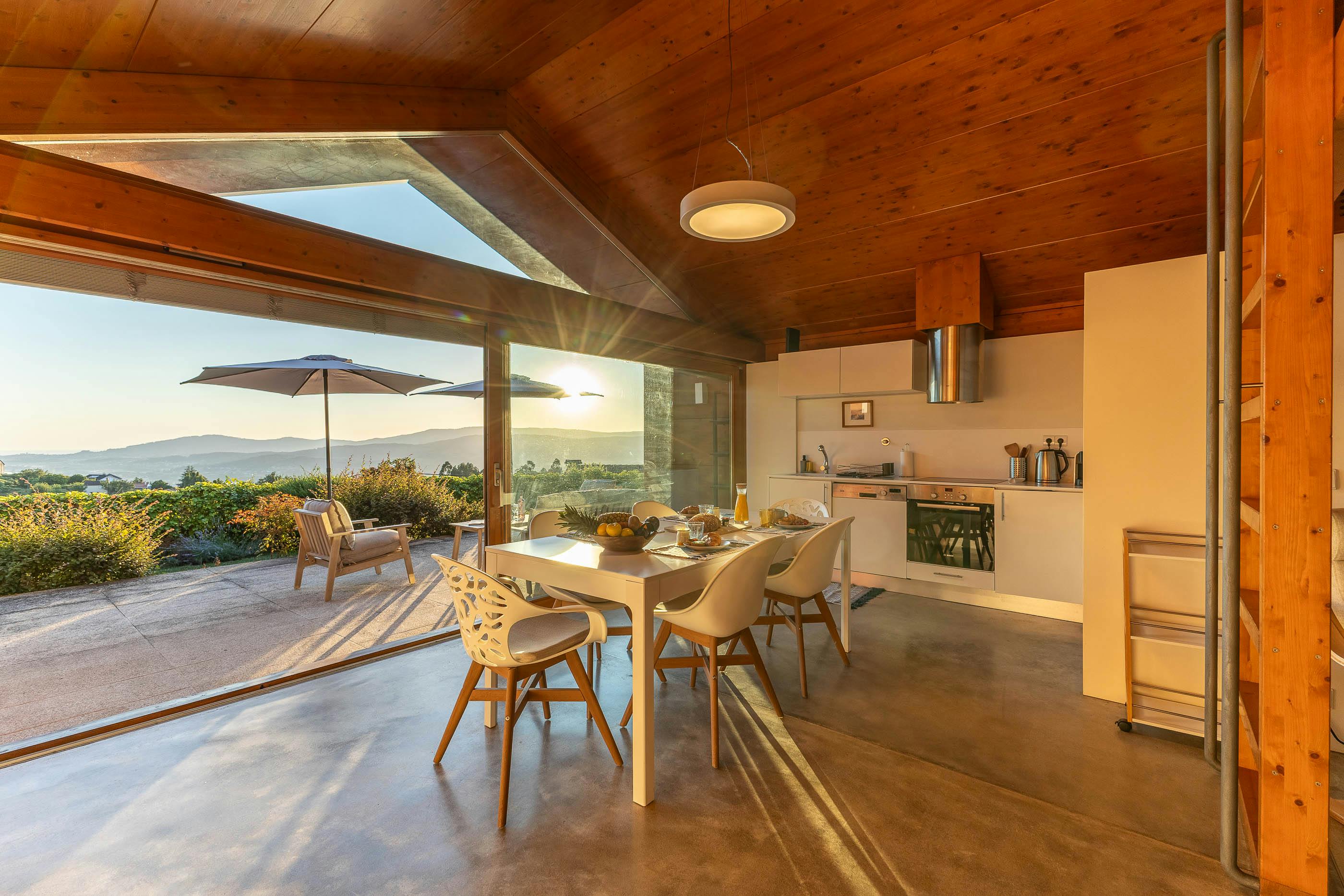 Maison à louer pour 1 700 €/mois à Loivo, Rua do Lombo