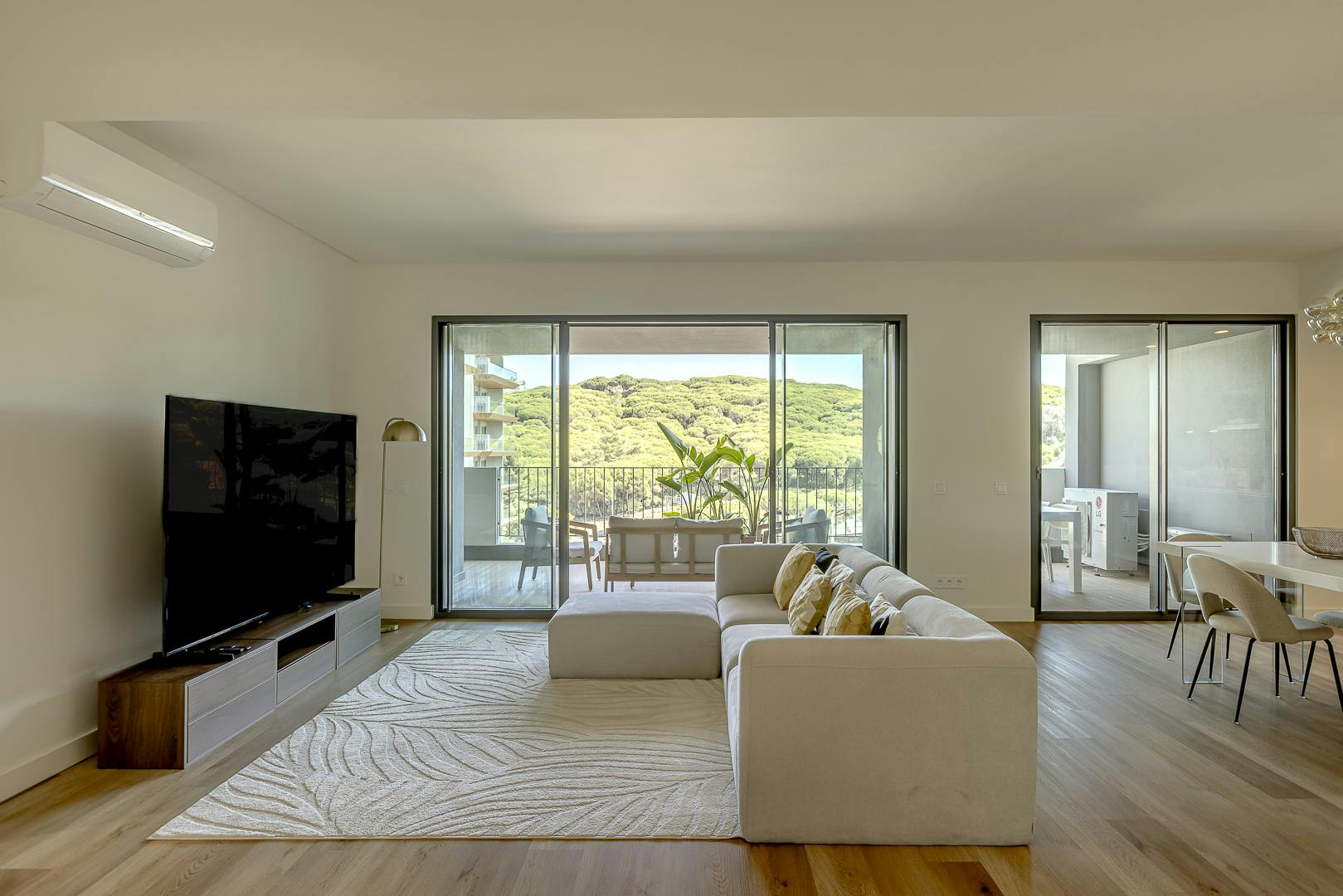 Apartment for rent for €4,000 per month in Algés, Alameda Engenheiro José Mattos e Silva