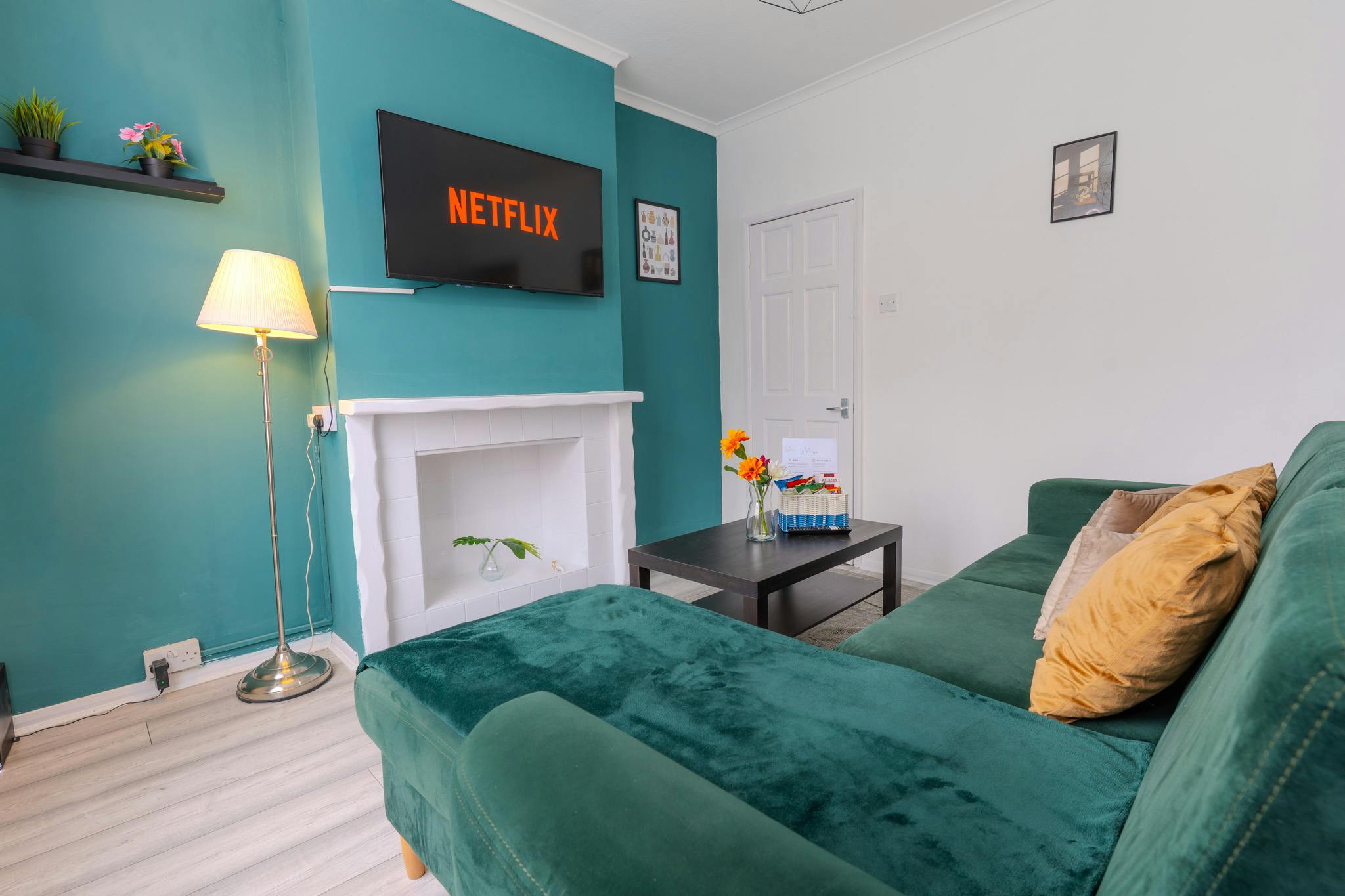 Будинок за оренду для 2 552 GBP на місяць у Rainham, High Street