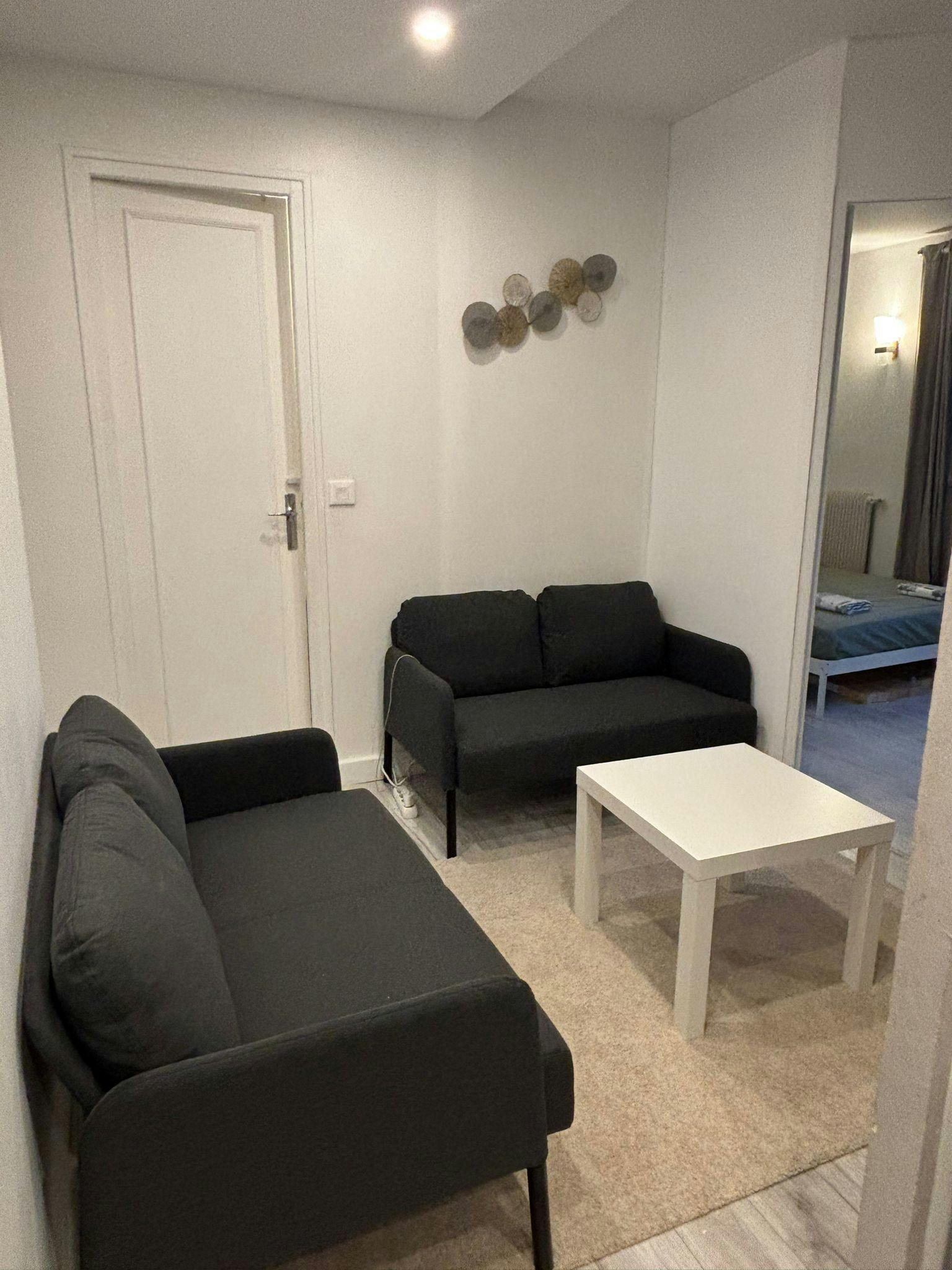 Apartment for rent for €2,800 per month in Puteaux, Rue du Bicentenaire