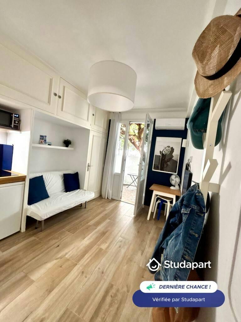 Apartment for rent for €790 per month in Cannes, Boulevard de la Croisette