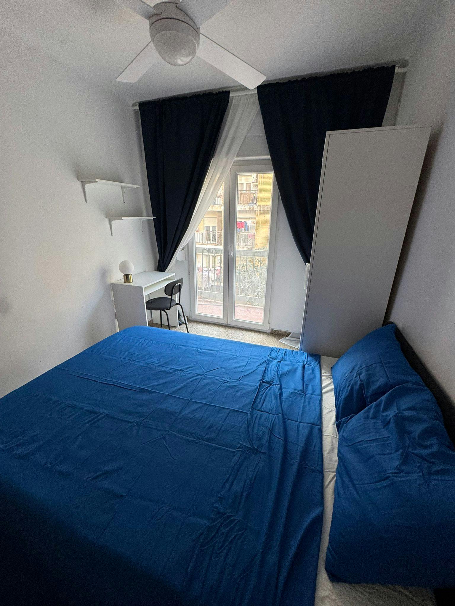 Отдельная комната сдается в аренду за 295 € в месяц в Xirivella, Avenida de la Pau