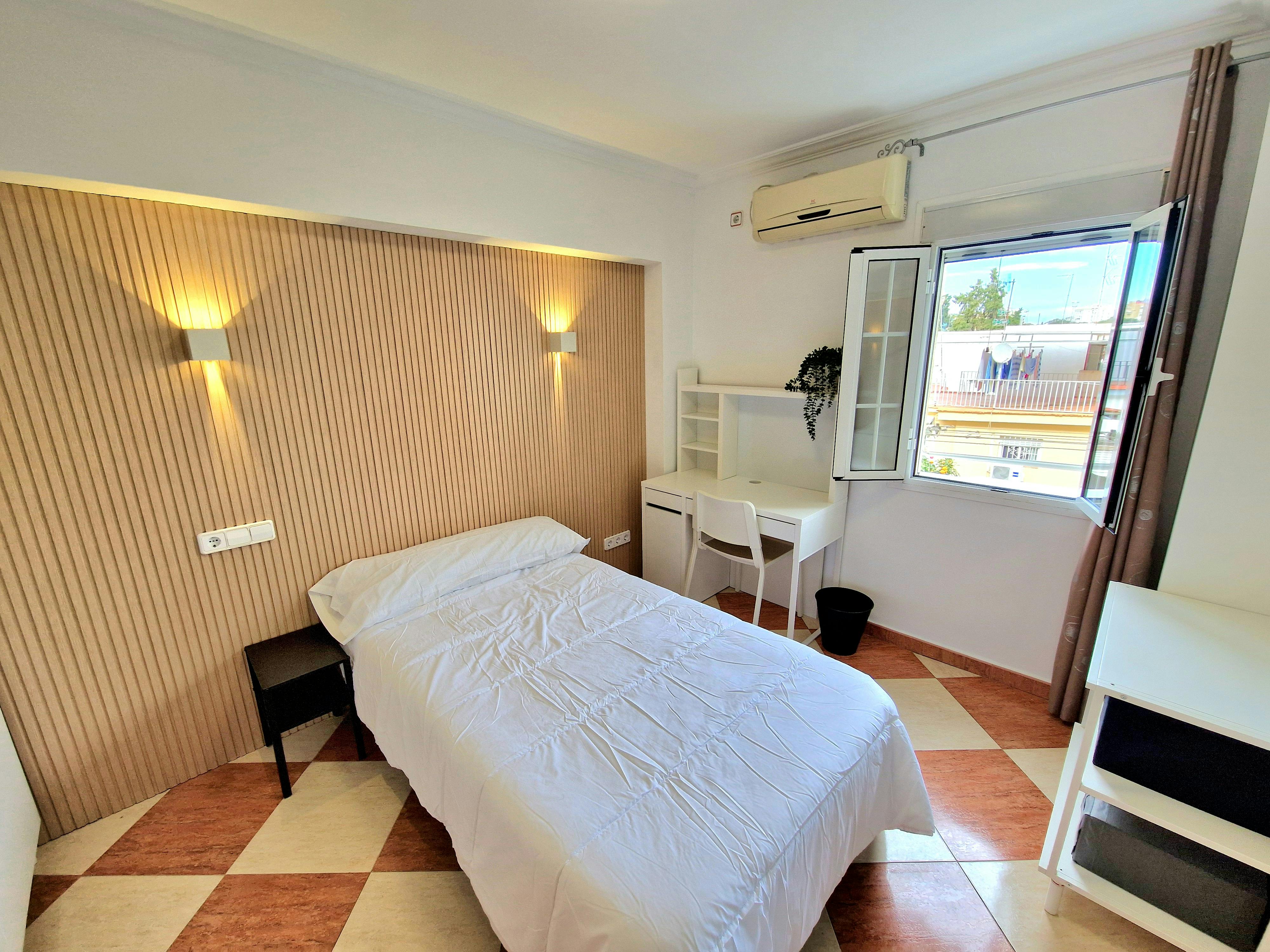 Single room Sevilla, 1 bed, 8m² — photo 4
