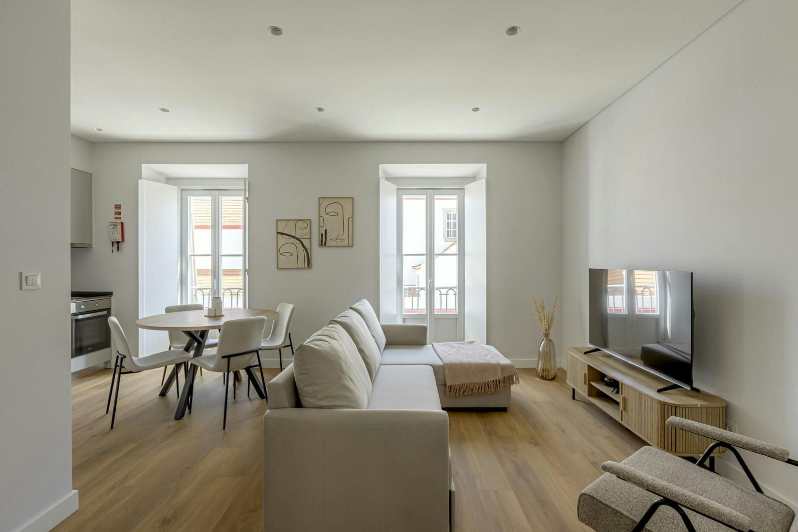 Apartment for rent for €2,000 per month in Caparica, Rua dos Trabalhadores Rurais